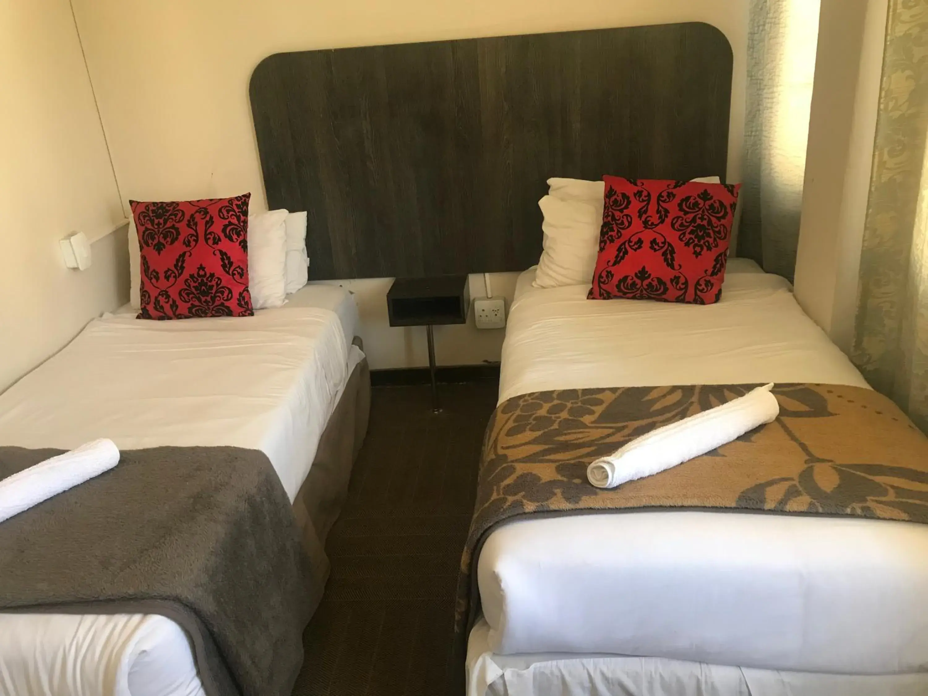 Twin Room in Businessburg Hotel Twin Room in Businessburg Hotel