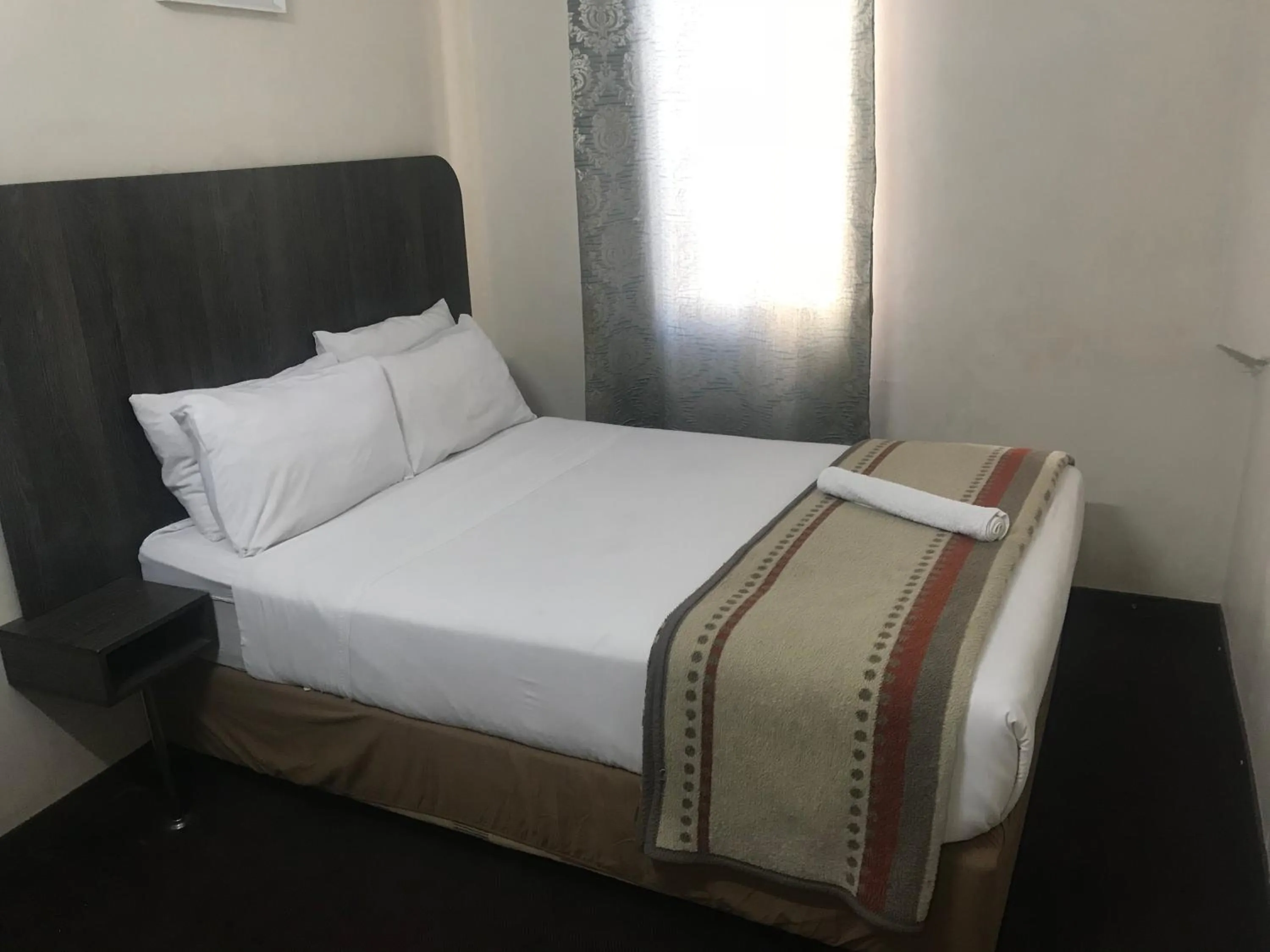 Photo of the whole room, Bed in Businessburg Hotel