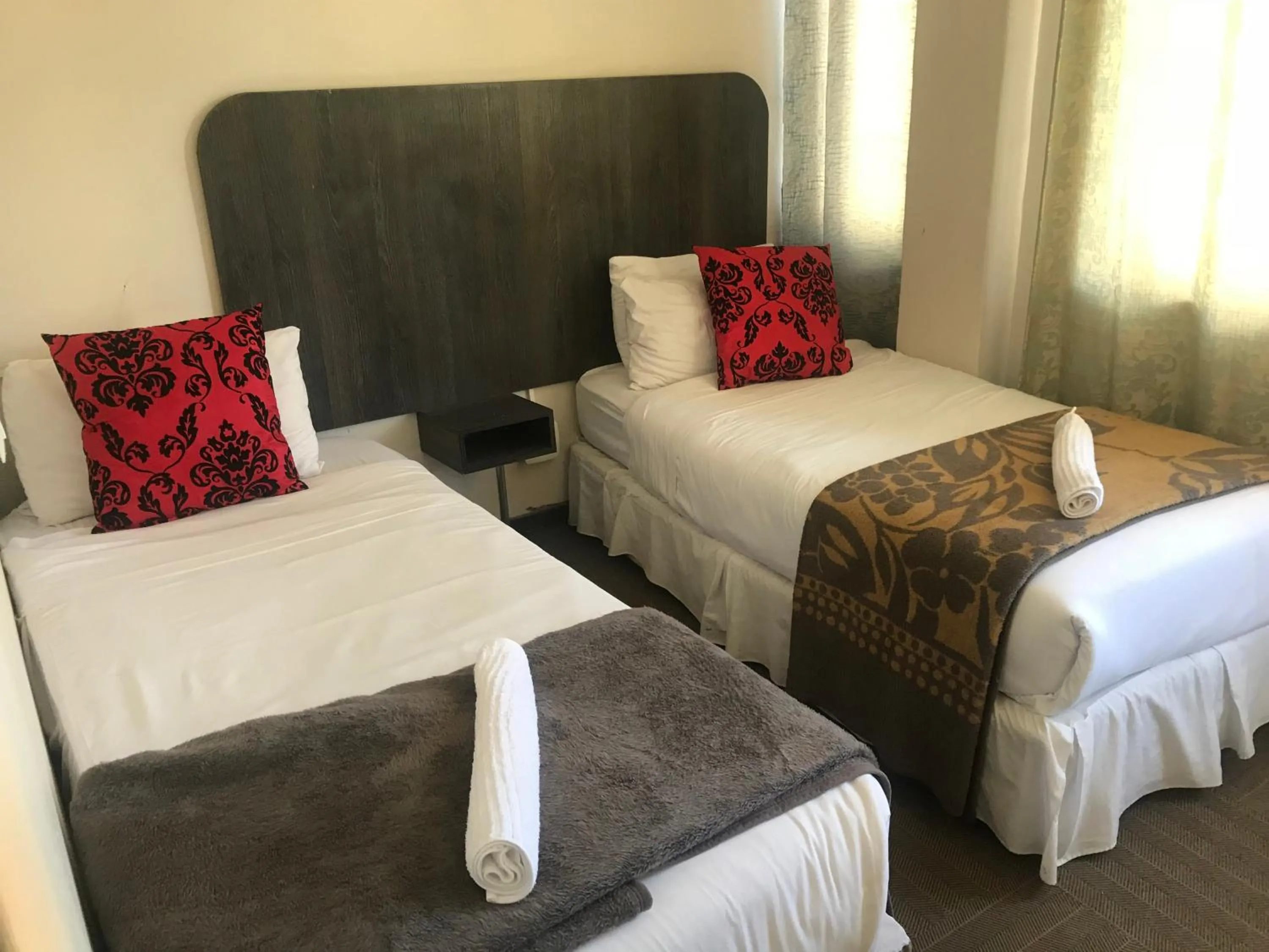 Photo of the whole room, Bed in Businessburg Hotel