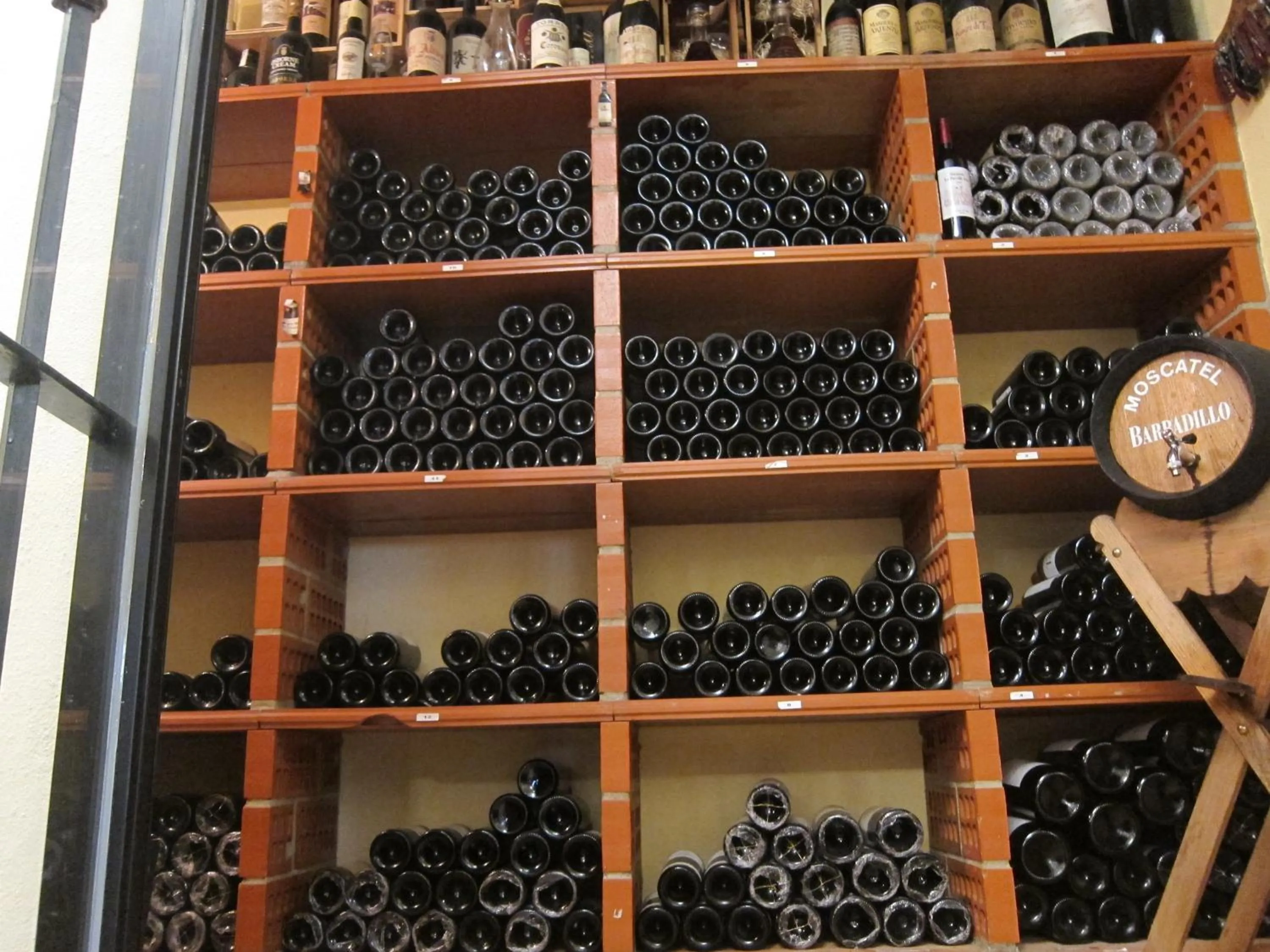 Alcoholic drinks in Hotel Restaurante El Lago