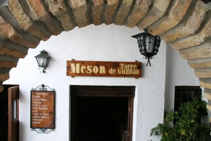 Restaurant/places to eat in Hostal Torre de Guzmán