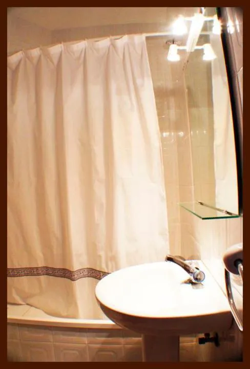 Bathroom in Hostal Torre de Guzmán
