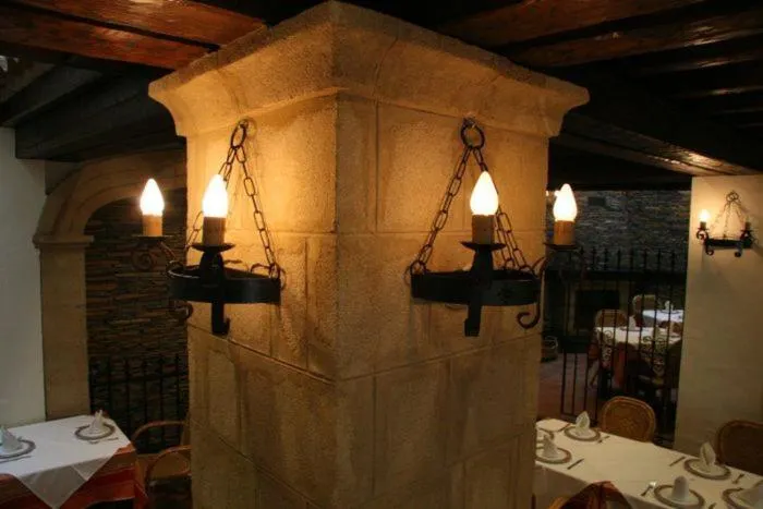Restaurant/places to eat in Hostal Torre de Guzmán