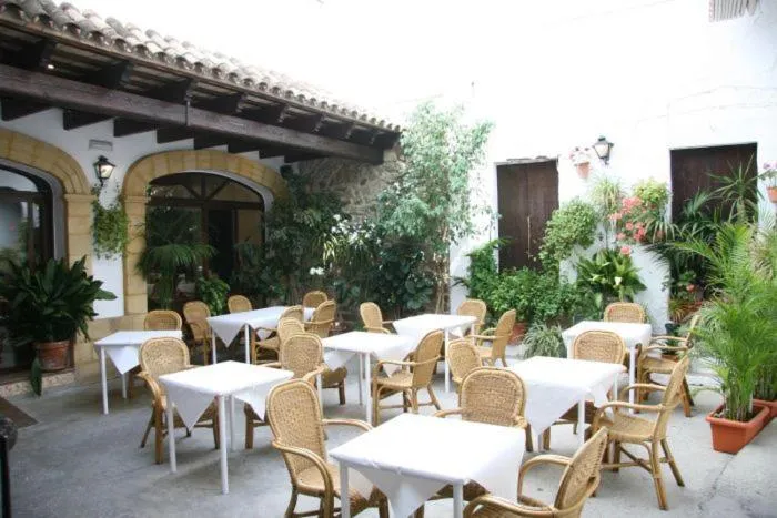 Restaurant/places to eat in Hostal Torre de Guzmán