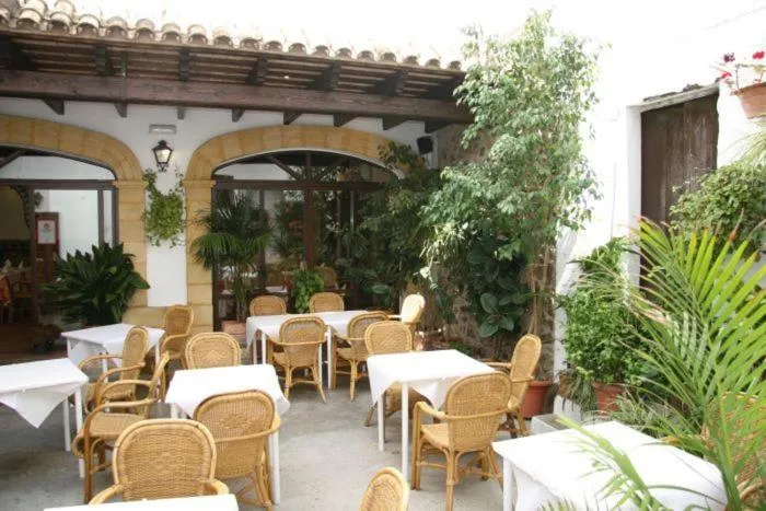 Restaurant/places to eat in Hostal Torre de Guzmán