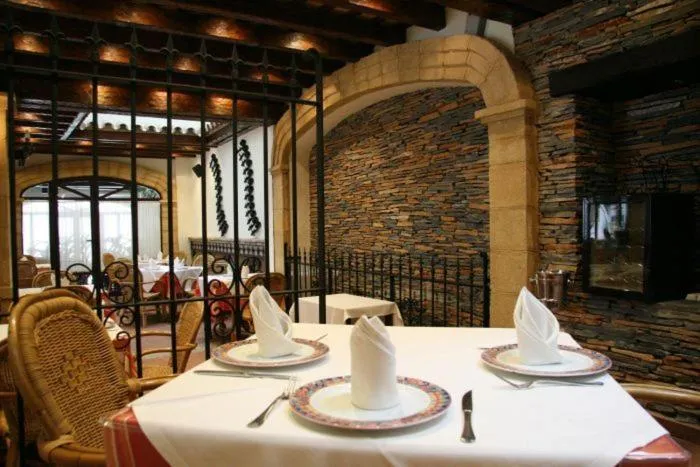 Restaurant/places to eat in Hostal Torre de Guzmán