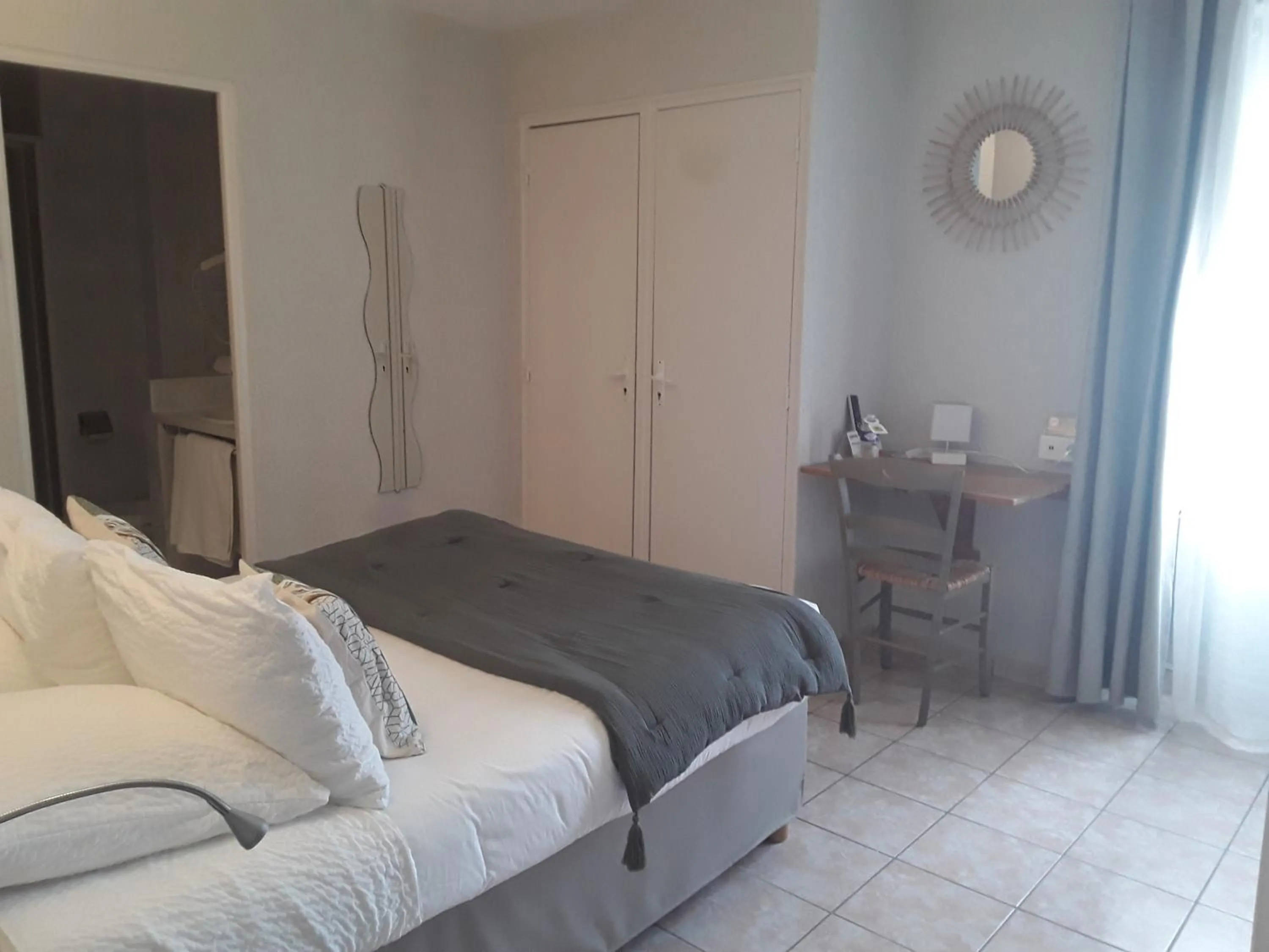 Bed in Hôtel Restaurant Le Clos Charmant