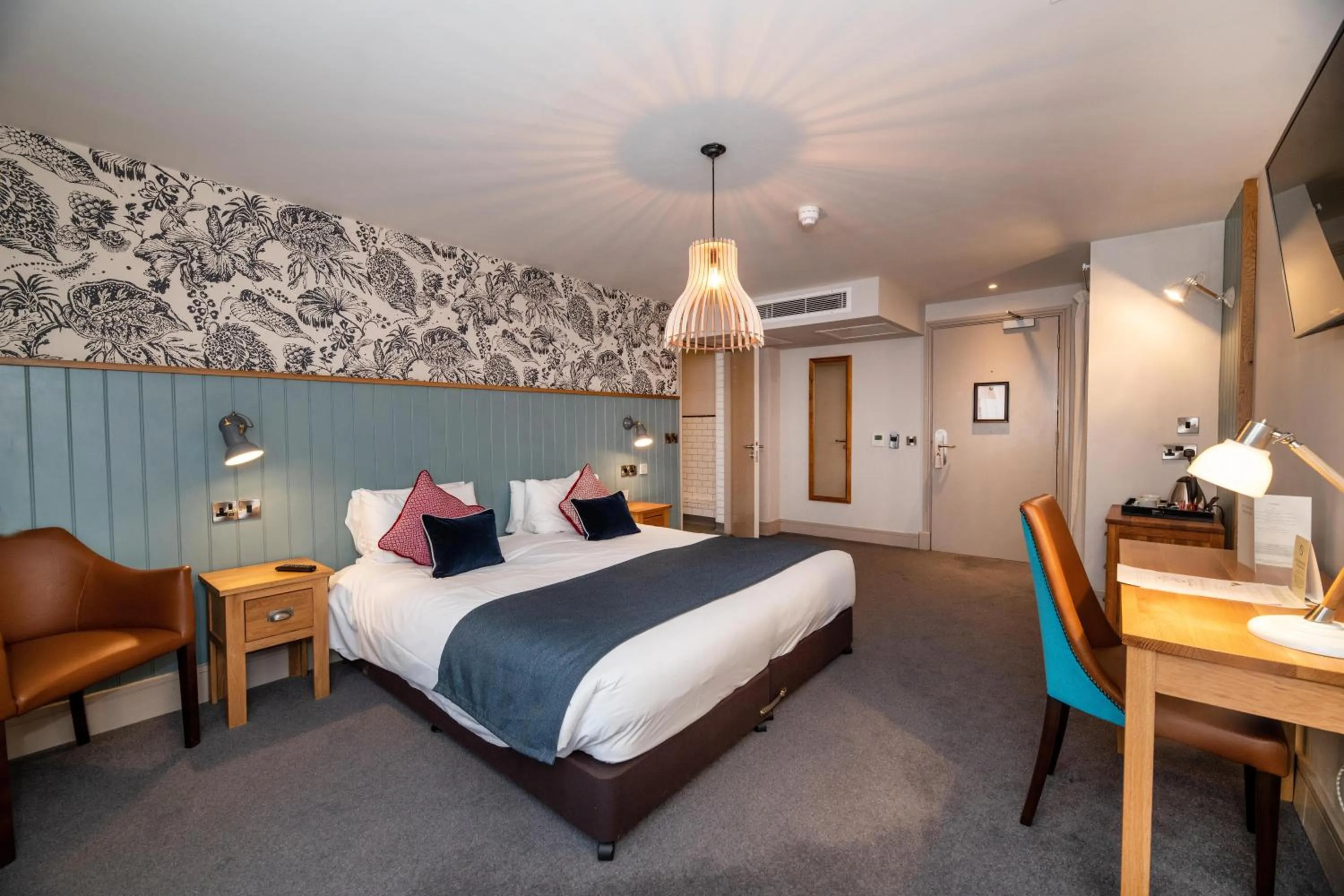 Photo of the whole room, Bed in Greswolde Arms by Chef & Brewer Collection