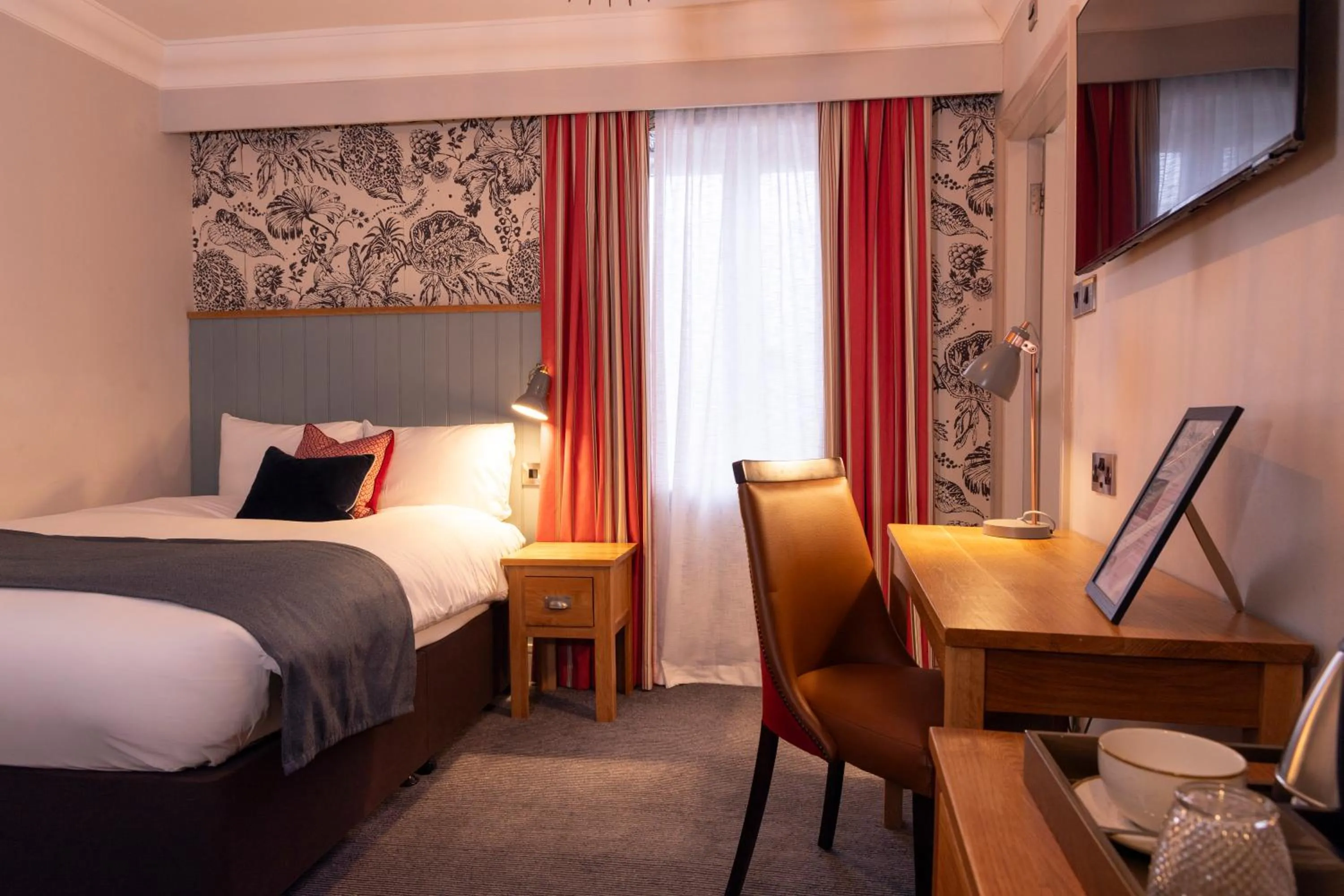 Bedroom, Bed in Greswolde Arms by Chef & Brewer Collection