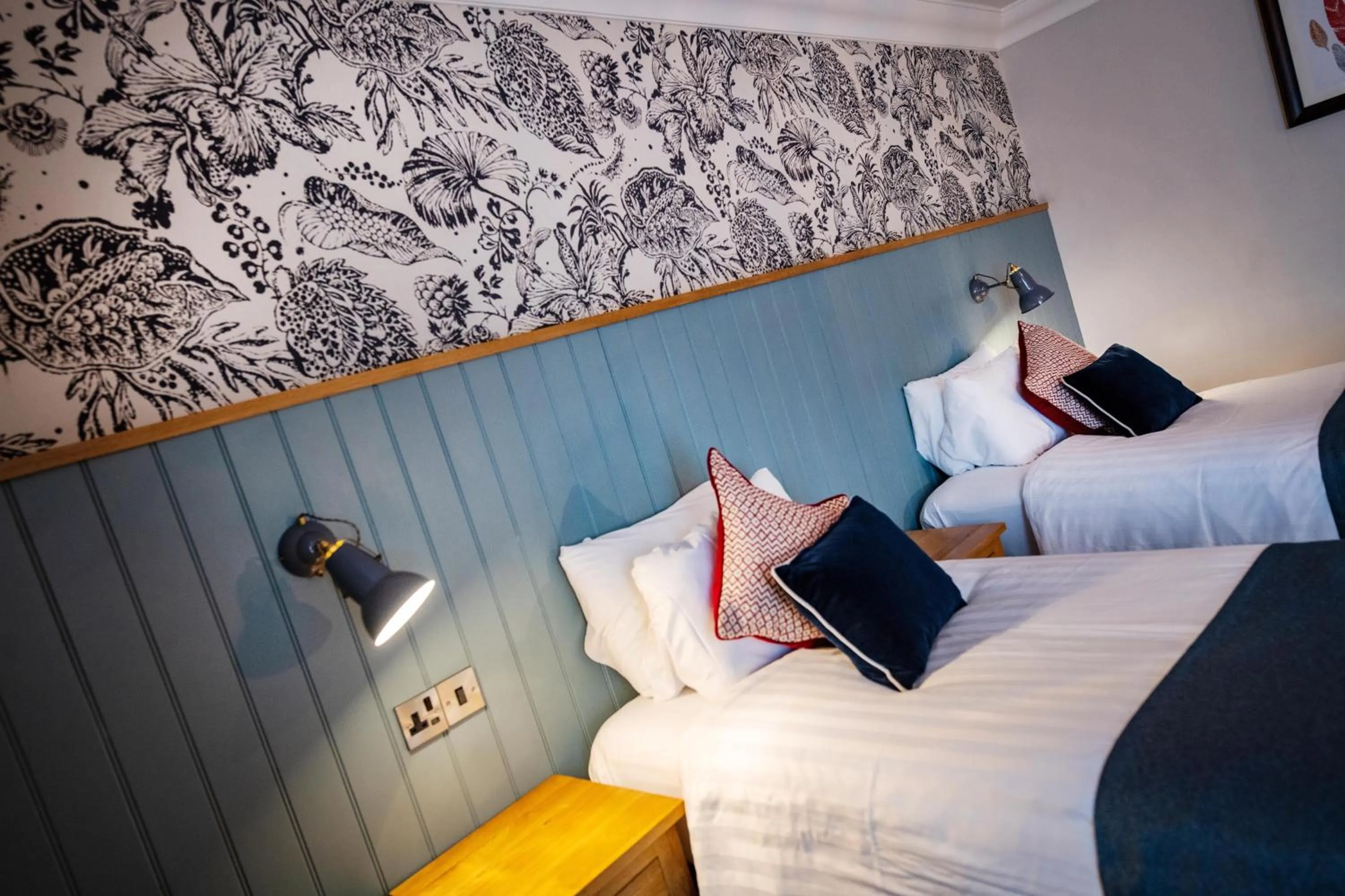 Bedroom, Bed in Greswolde Arms by Chef & Brewer Collection