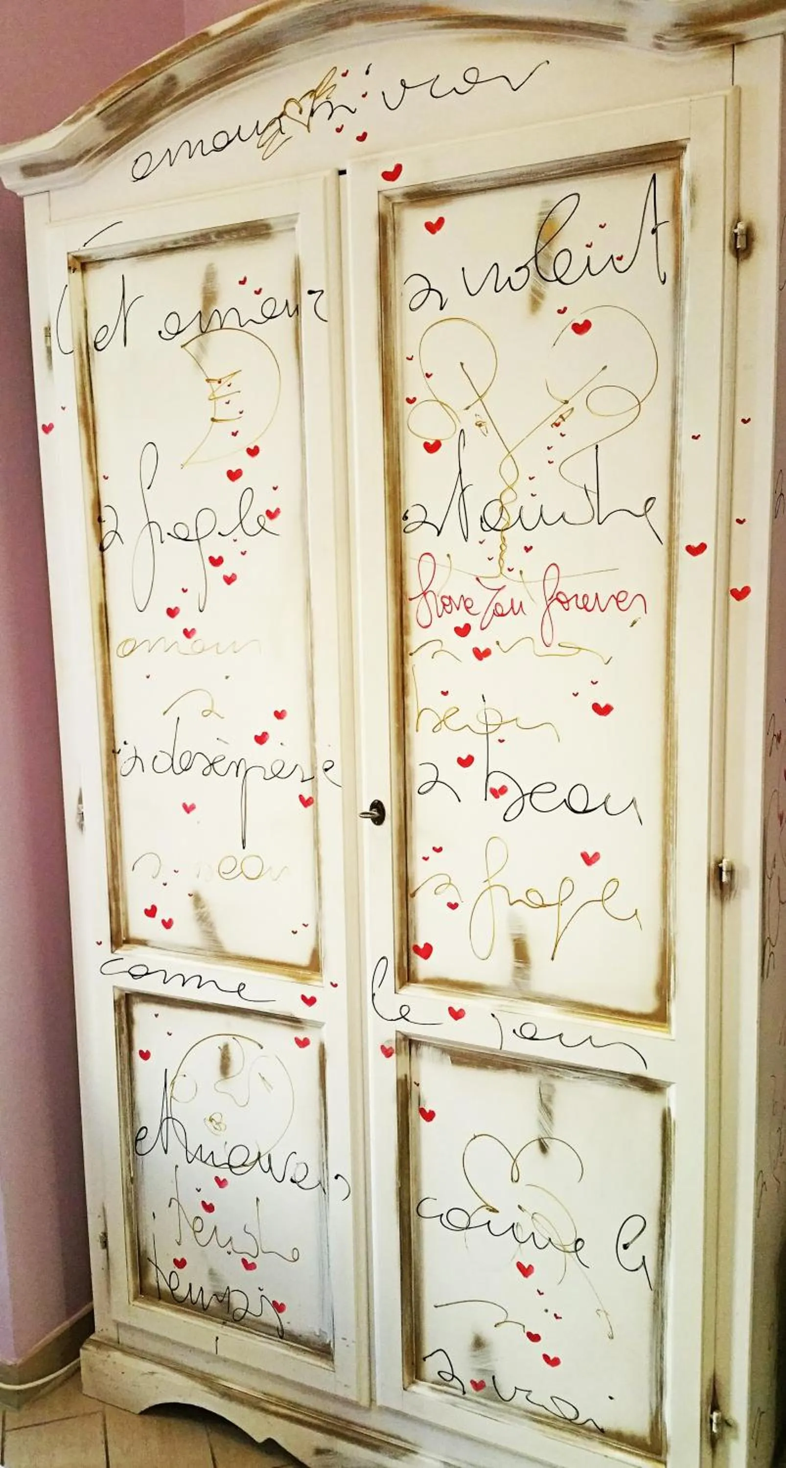 Decorative detail in Il Mondo Di Amelia