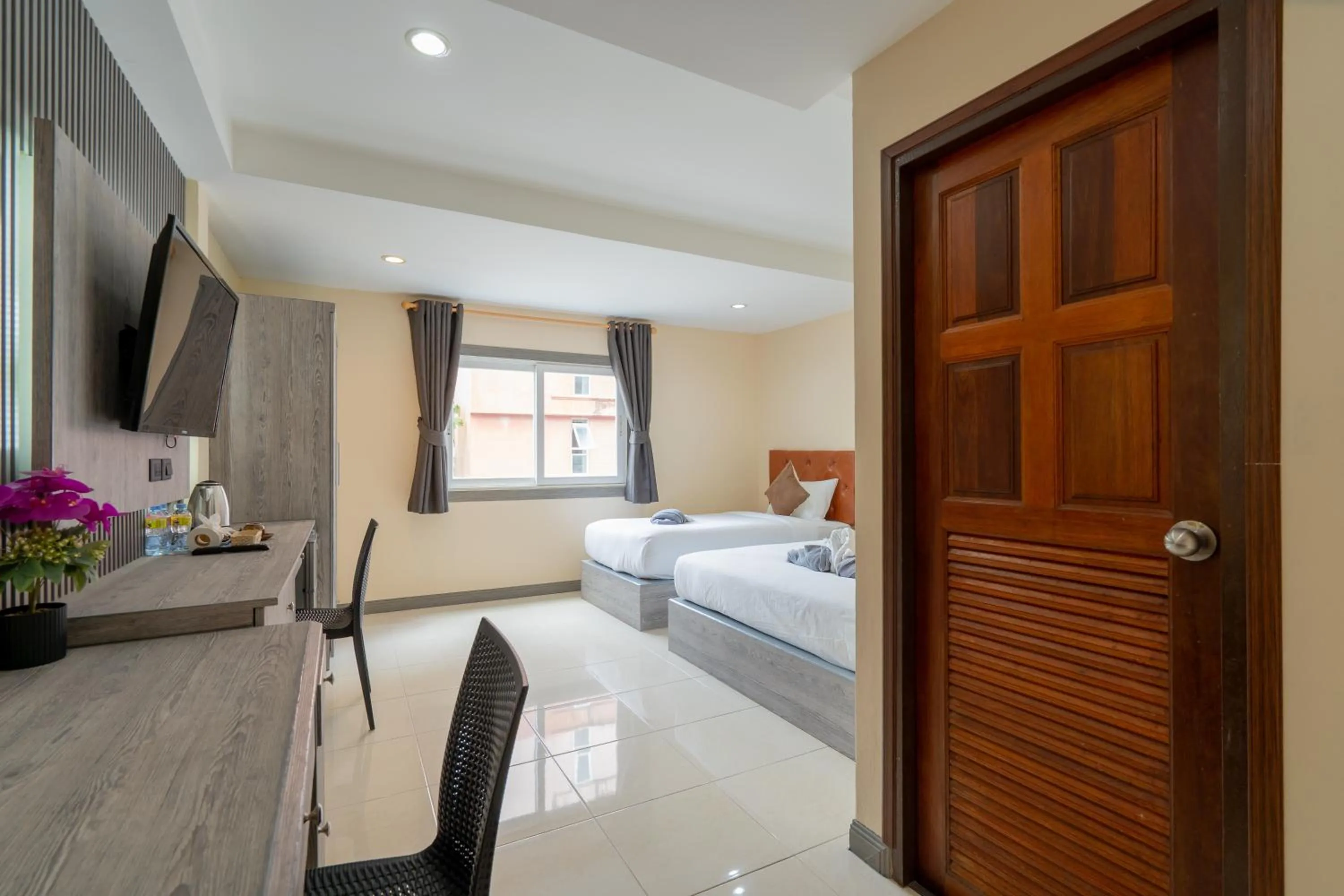 Bed in Square One Hotel Patong