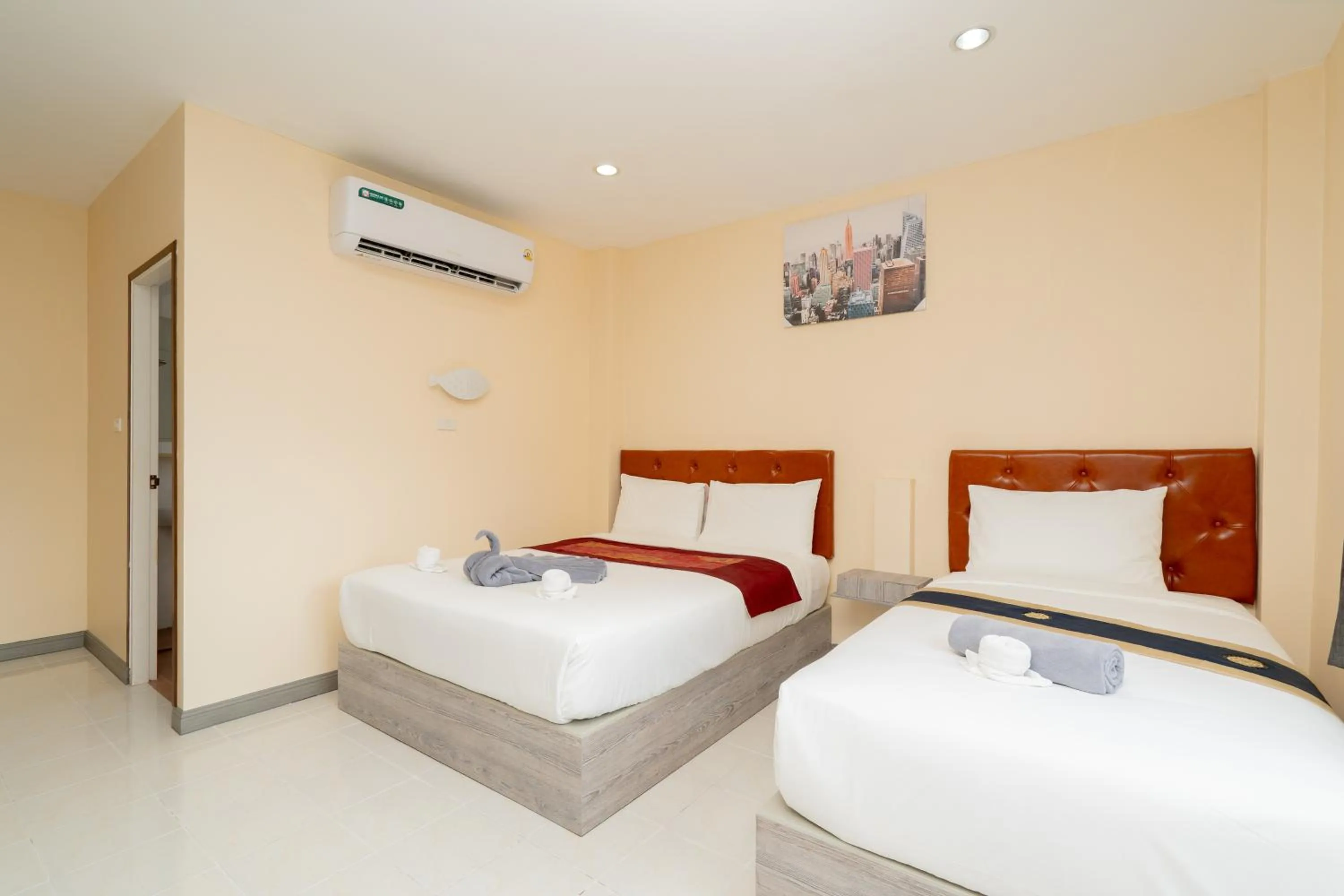 Bed in Square One Hotel Patong