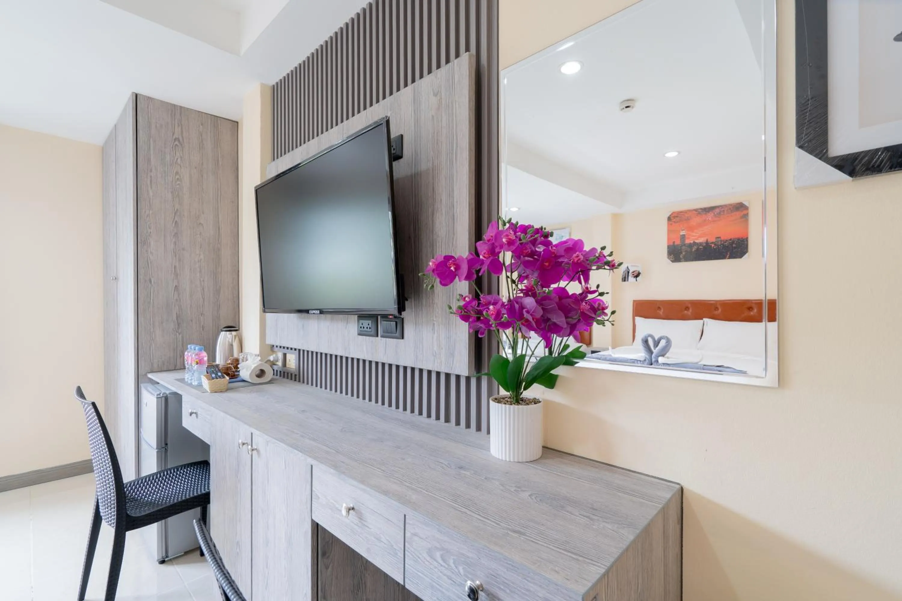 TV and multimedia in Square One Hotel Patong