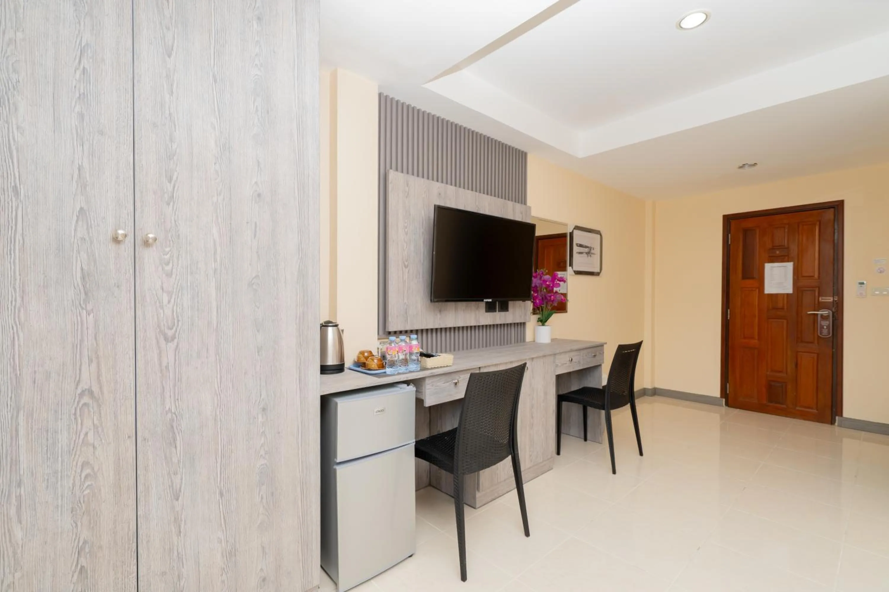 TV and multimedia in Square One Hotel Patong