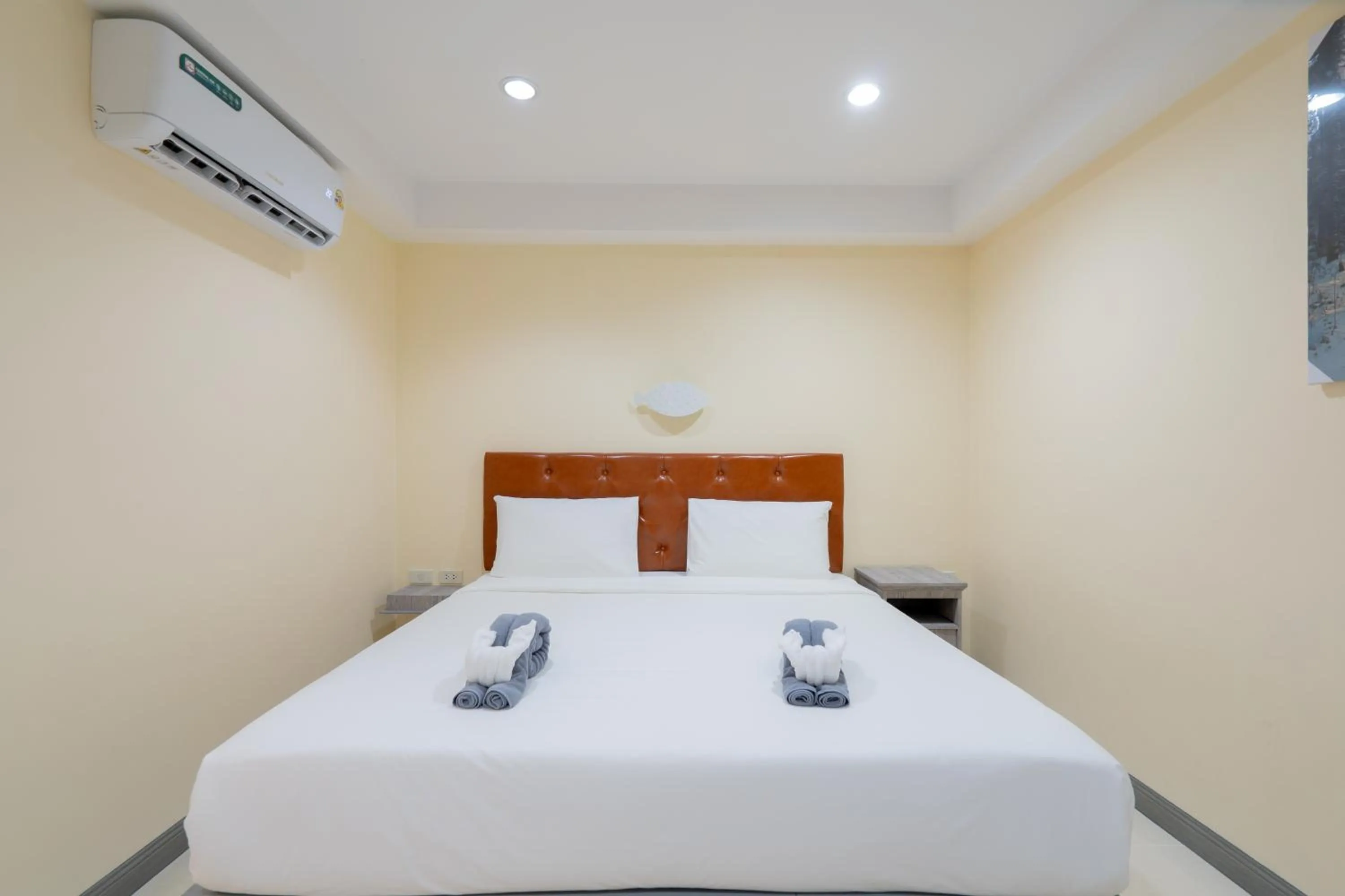 Bed in Square One Hotel Patong