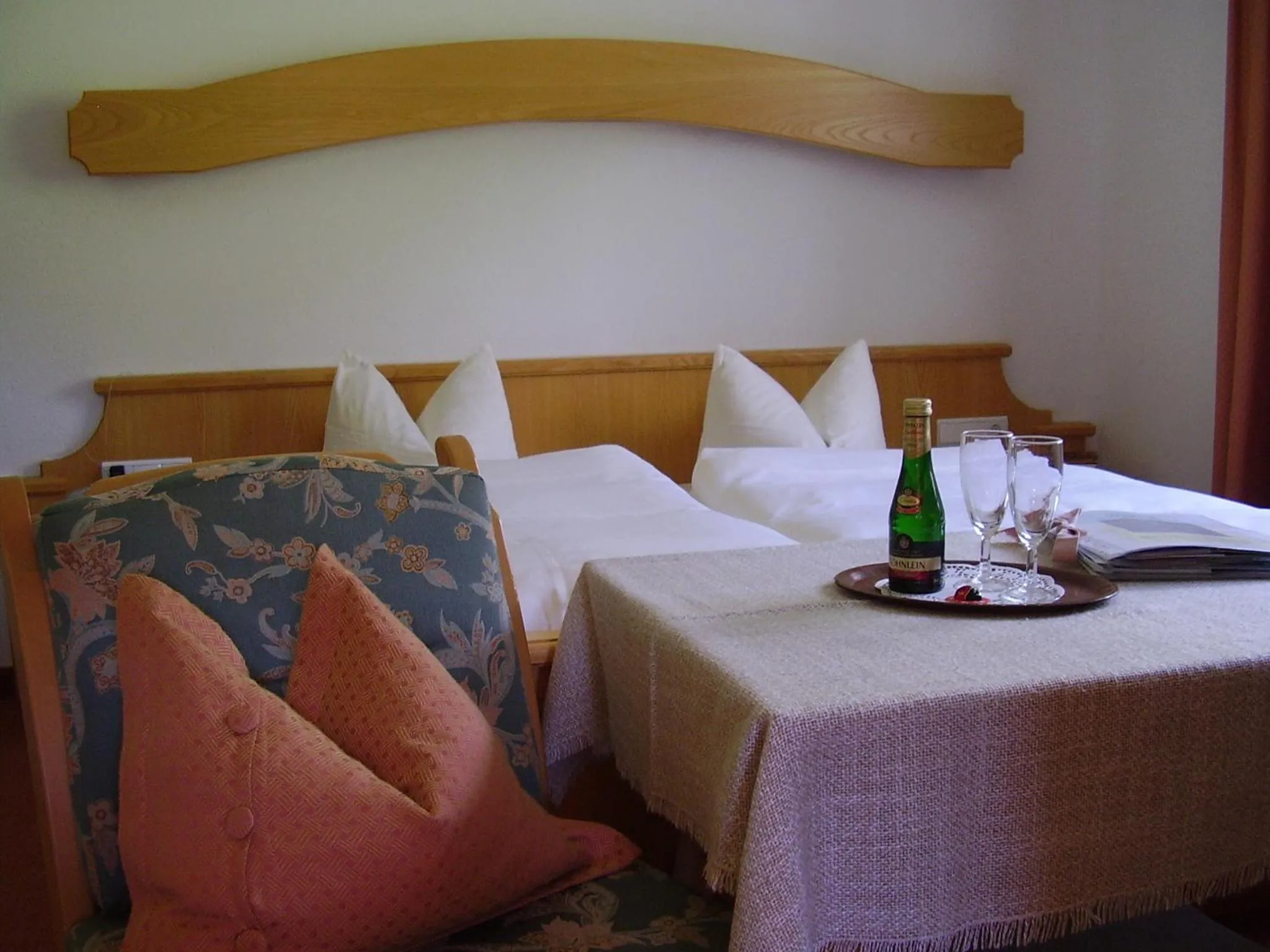 Alcoholic drinks, Bed in Gästehaus Elfriede
