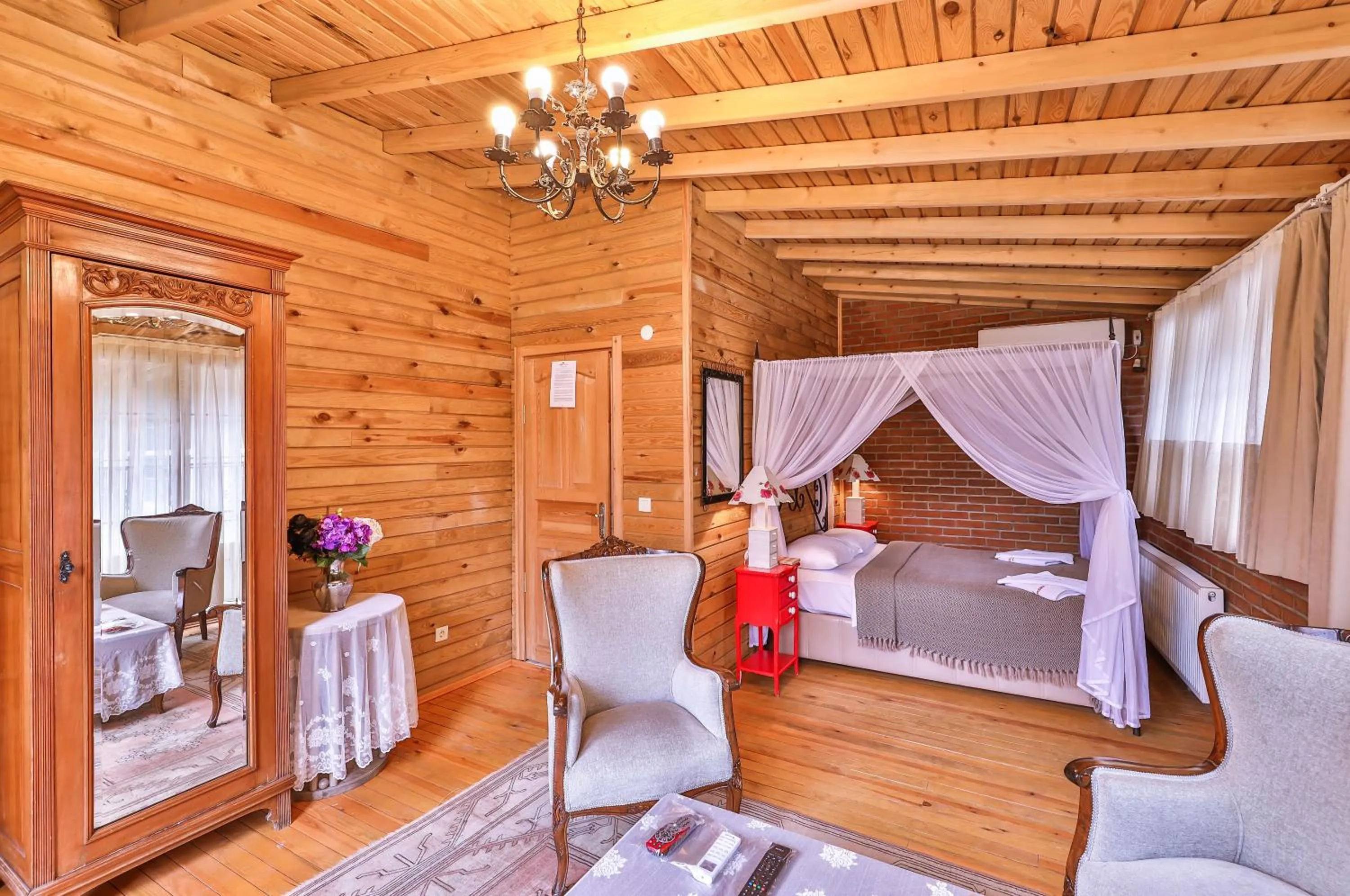 Photo of the whole room, Bed in Park Mandalin Hotel - Adult only