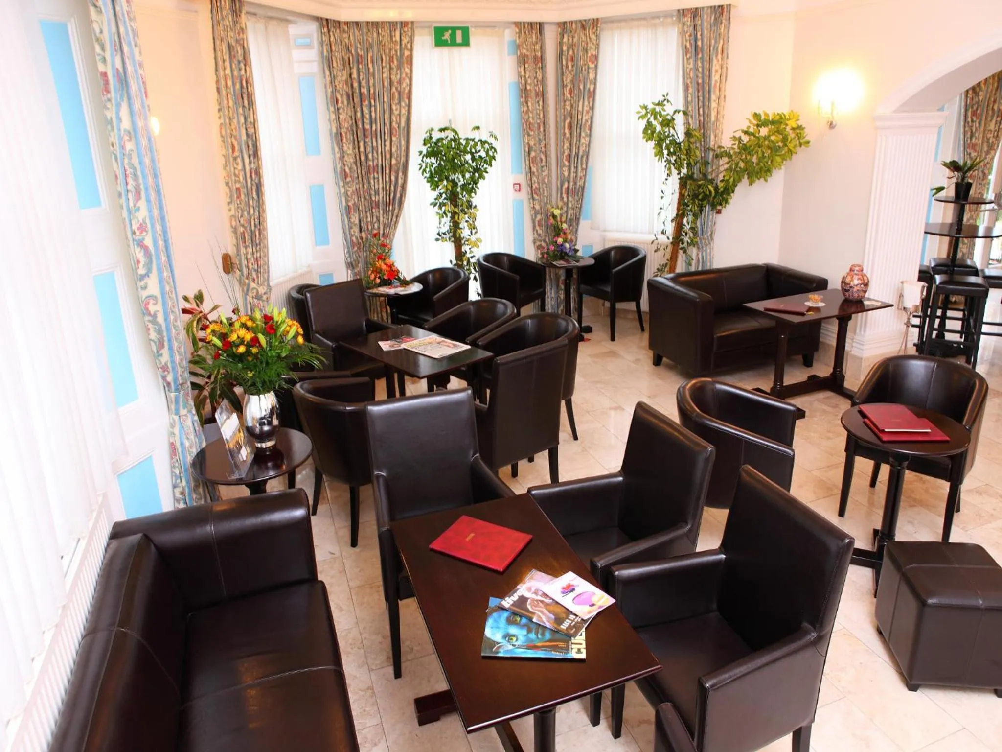 Restaurant/places to eat in Gatwick Cambridge Hotel