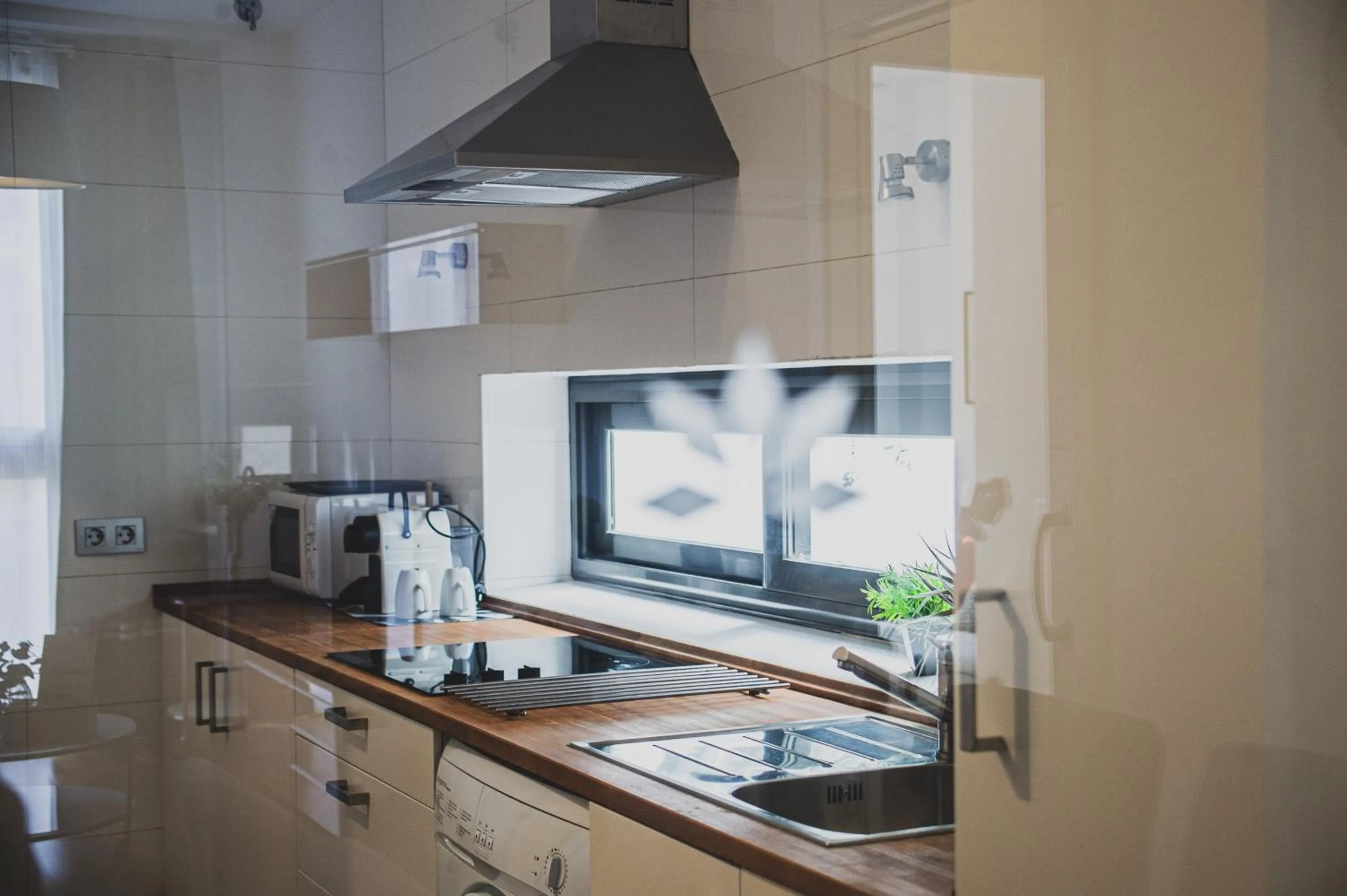 Kitchen or kitchenette in AZZ Sevilla Torre de la Plata Apartamentos