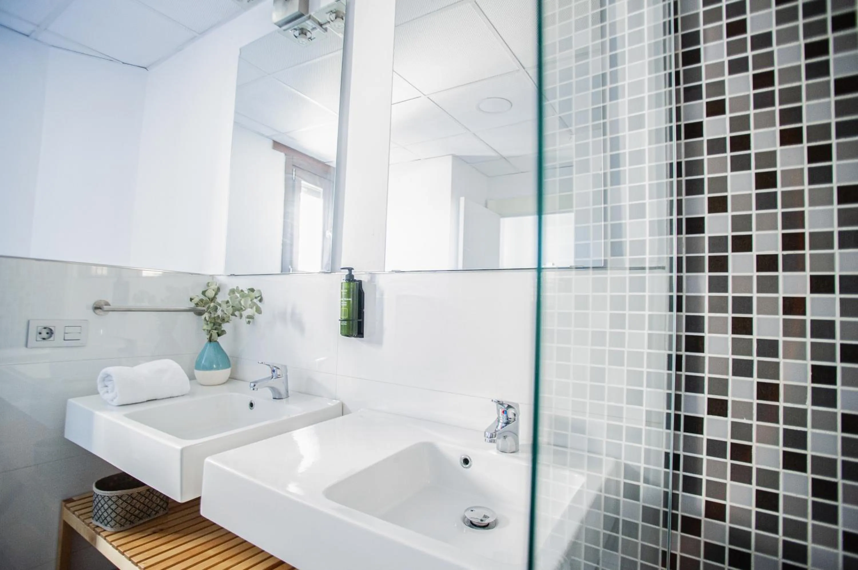 Bathroom in AZZ Sevilla Torre de la Plata Apartamentos