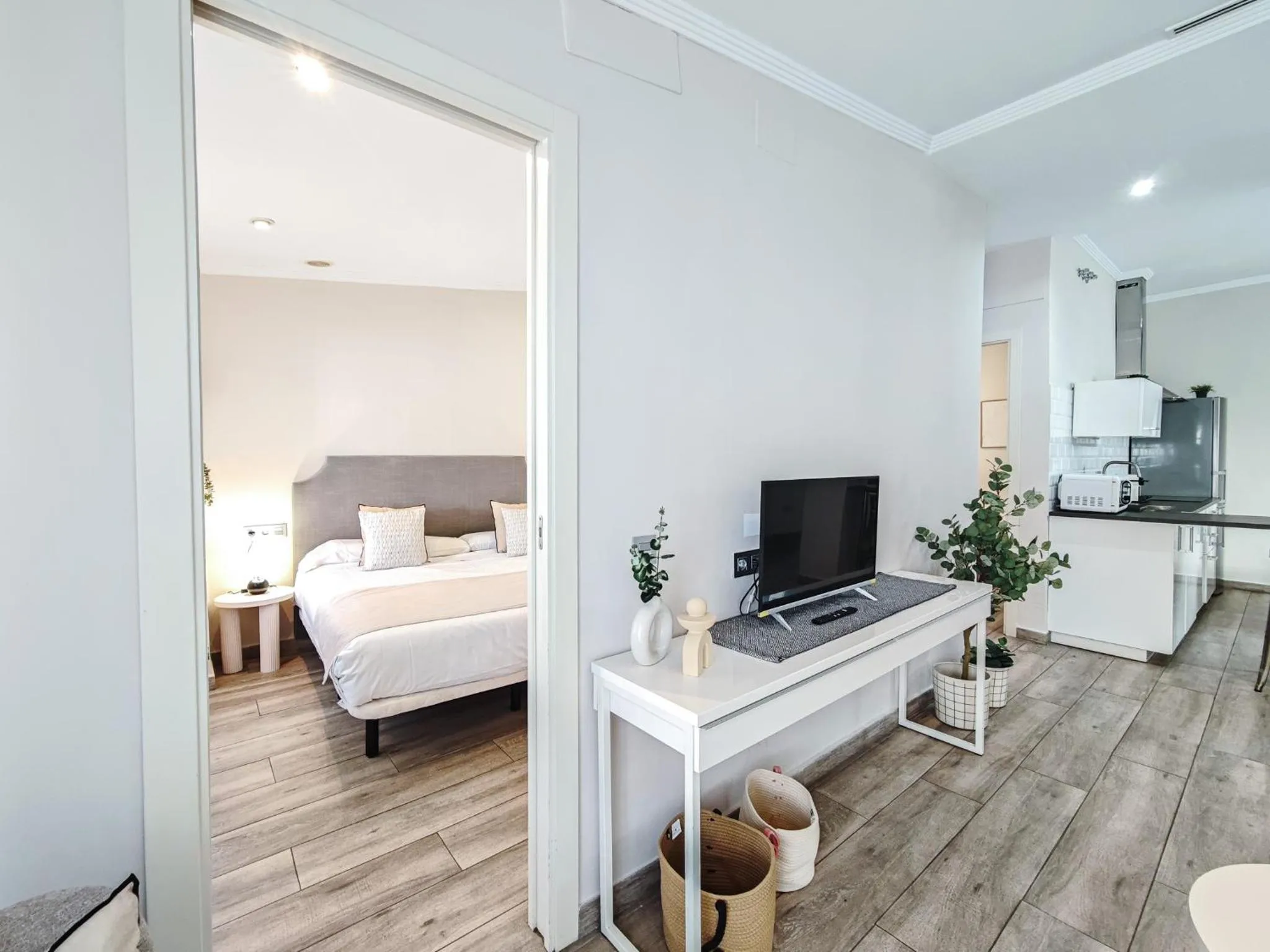 Living room, Bed in AZZ Sevilla Torre de la Plata Apartamentos