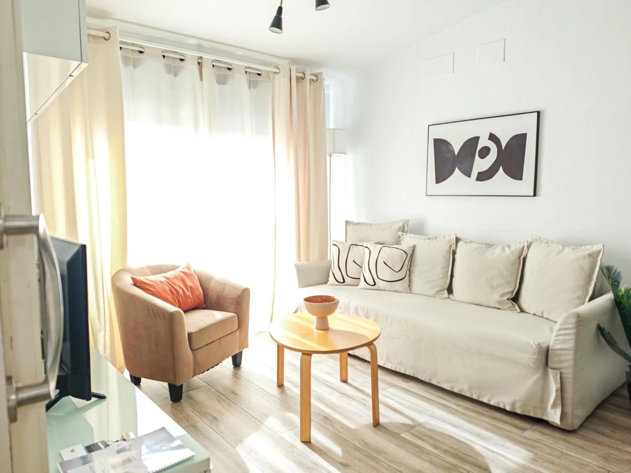 Living room in AZZ Sevilla Torre de la Plata Apartamentos