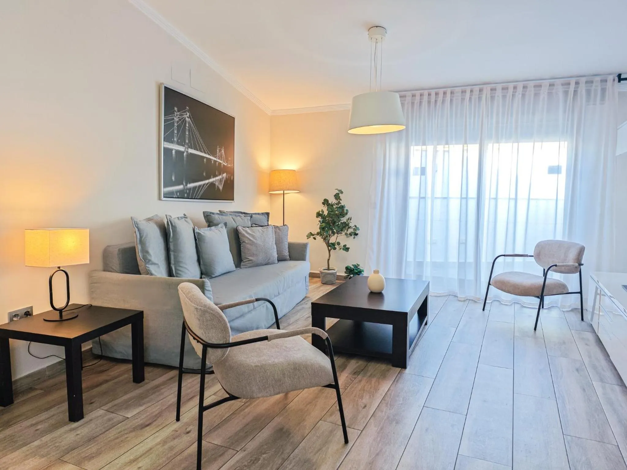 Living room in AZZ Sevilla Torre de la Plata Apartamentos