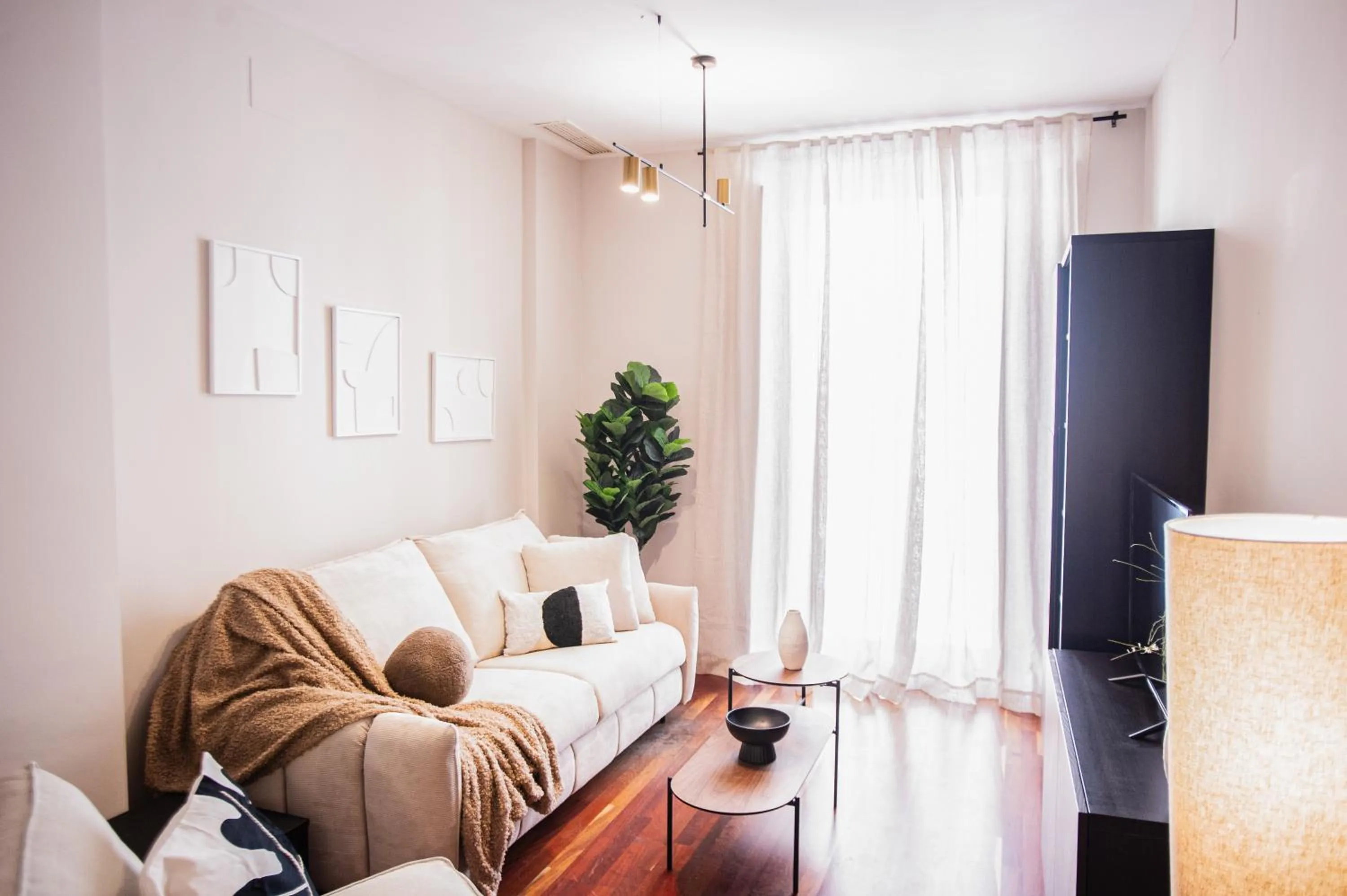 Living room in AZZ Sevilla Torre de la Plata Apartamentos