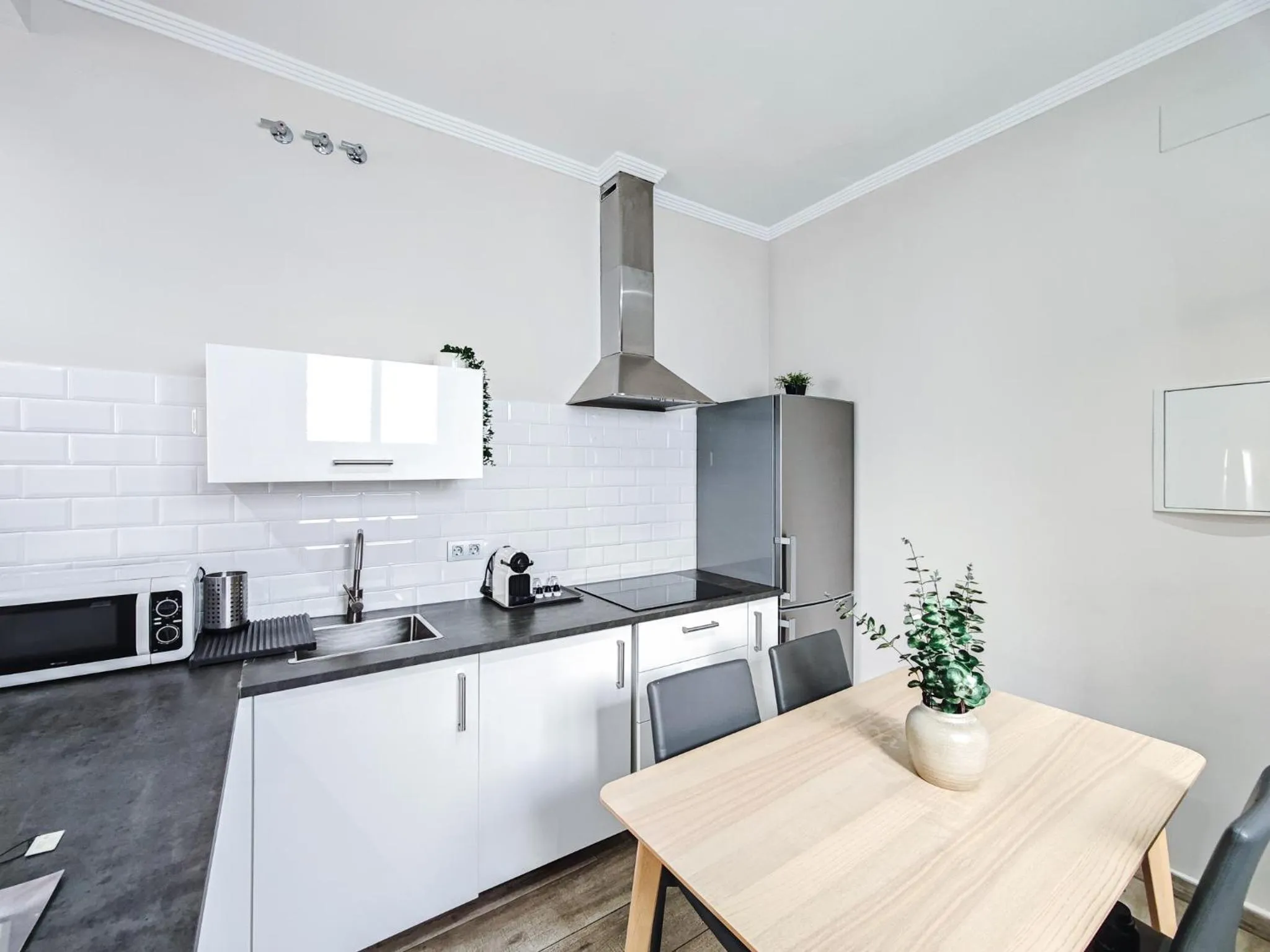 Kitchen or kitchenette in AZZ Sevilla Torre de la Plata Apartamentos