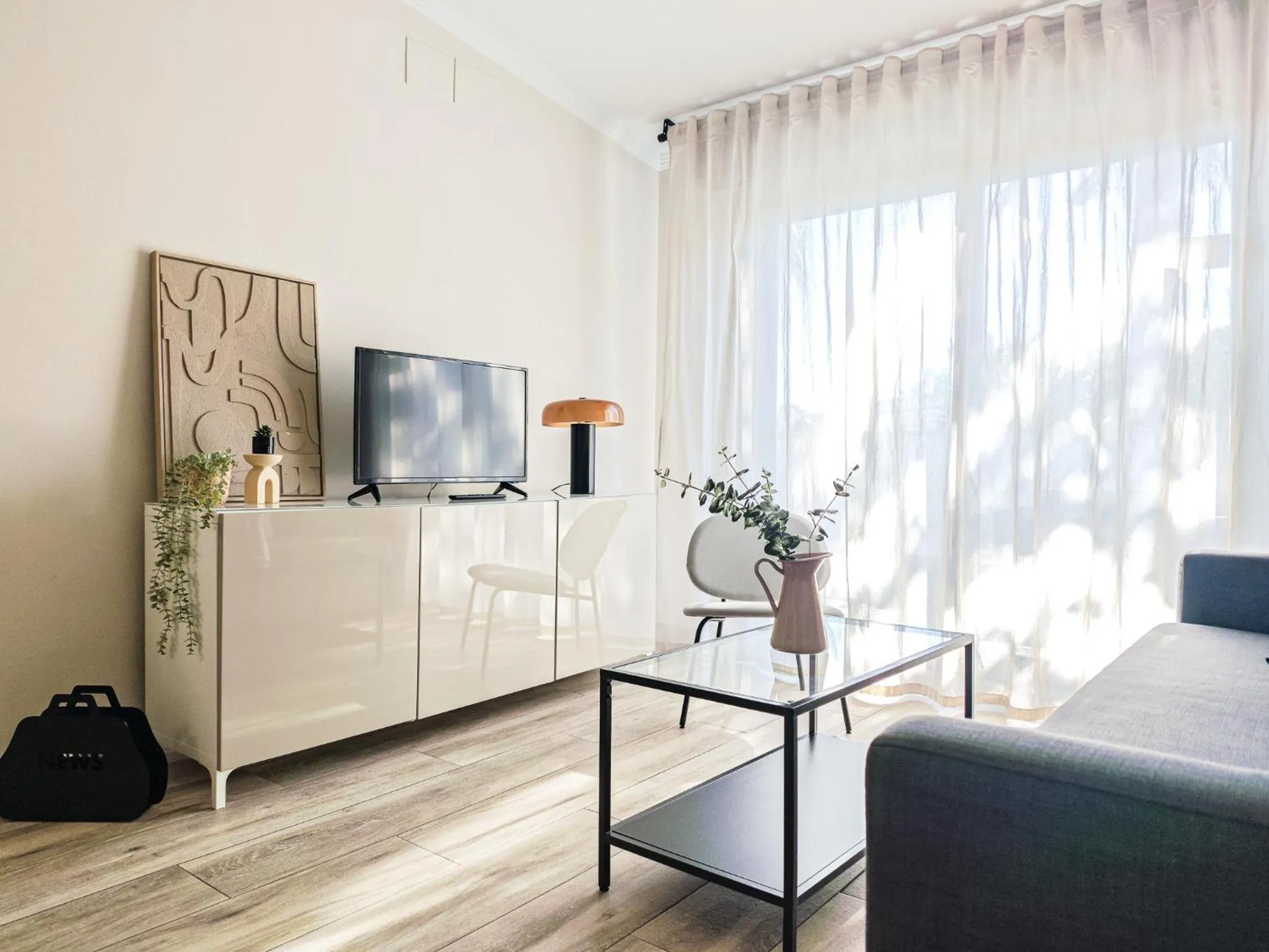 Communal lounge/ TV room in AZZ Sevilla Torre de la Plata Apartamentos