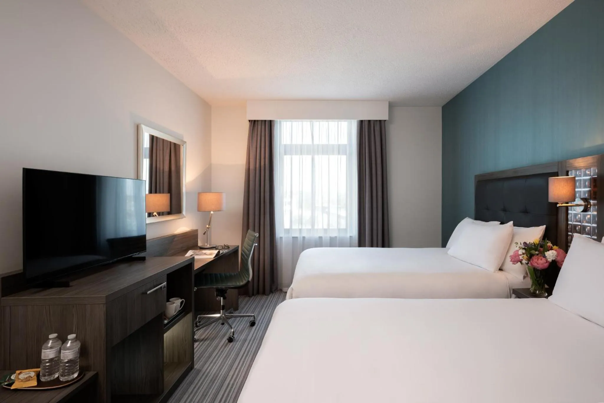 Bedroom, Bed in Leonardo Hotel Brighton