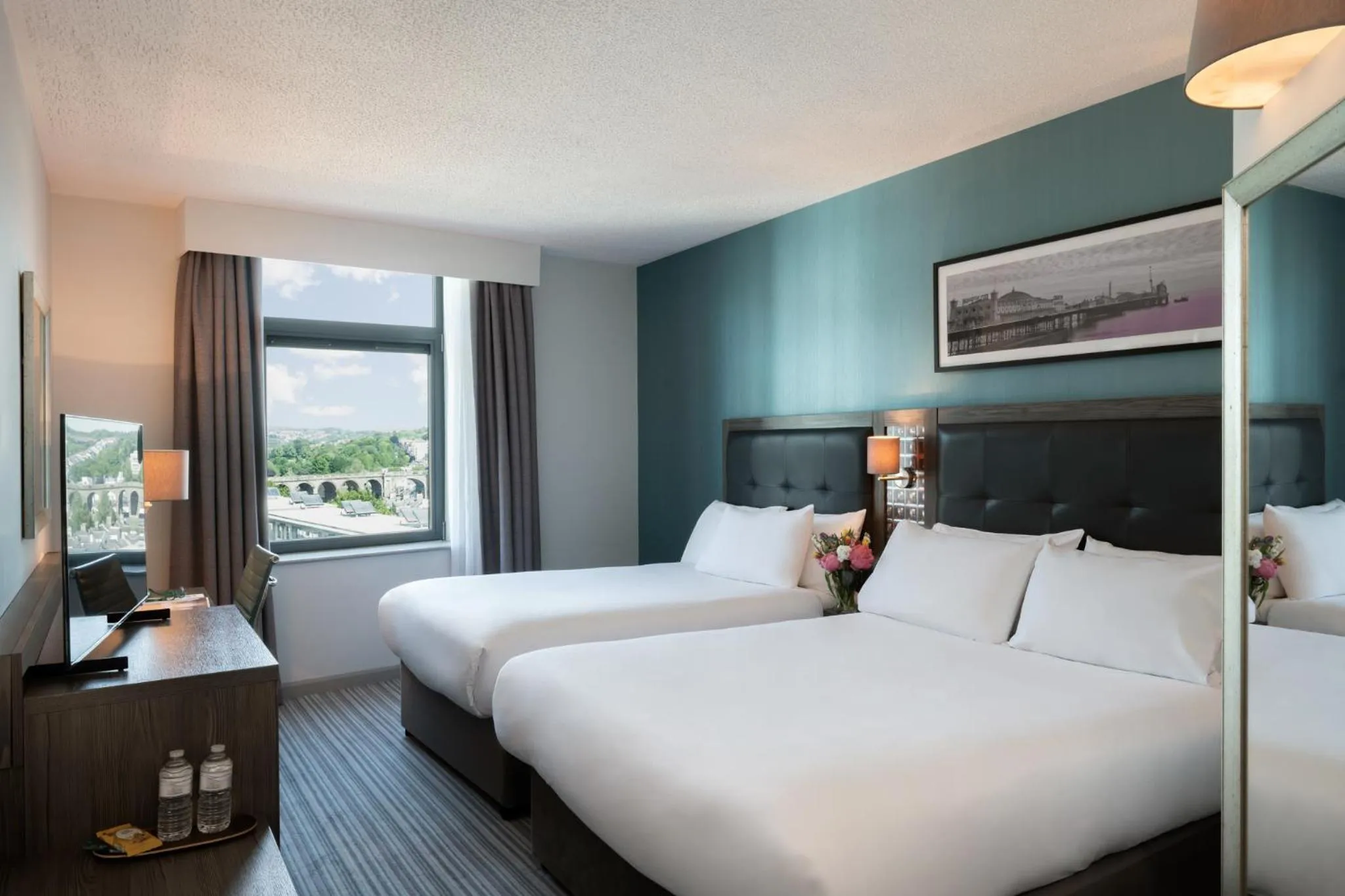 Bedroom, Bed in Leonardo Hotel Brighton