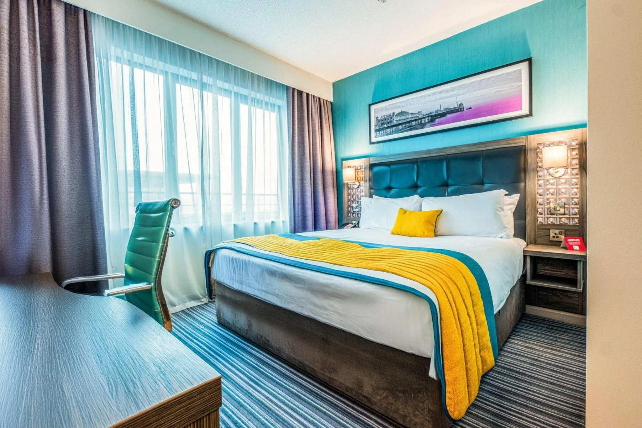 Photo of the whole room, Bed in Leonardo Hotel Brighton