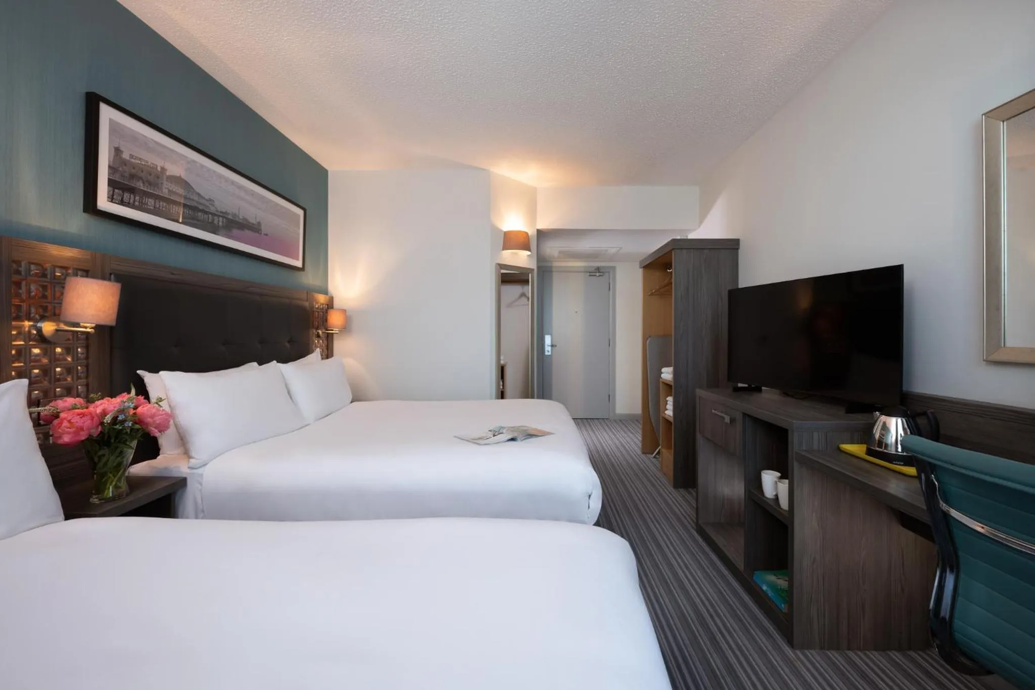 Bedroom, Bed in Leonardo Hotel Brighton