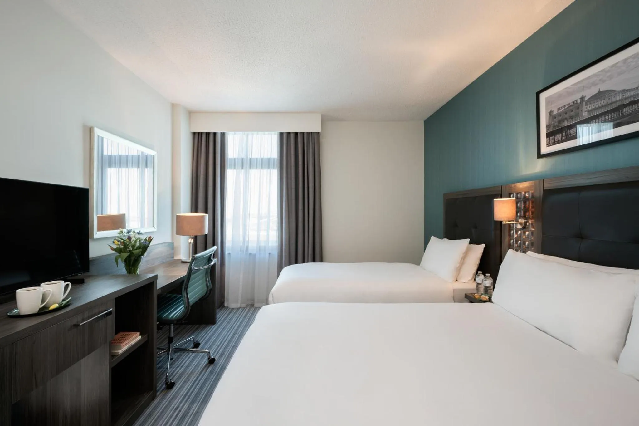 Bedroom, Bed in Leonardo Hotel Brighton