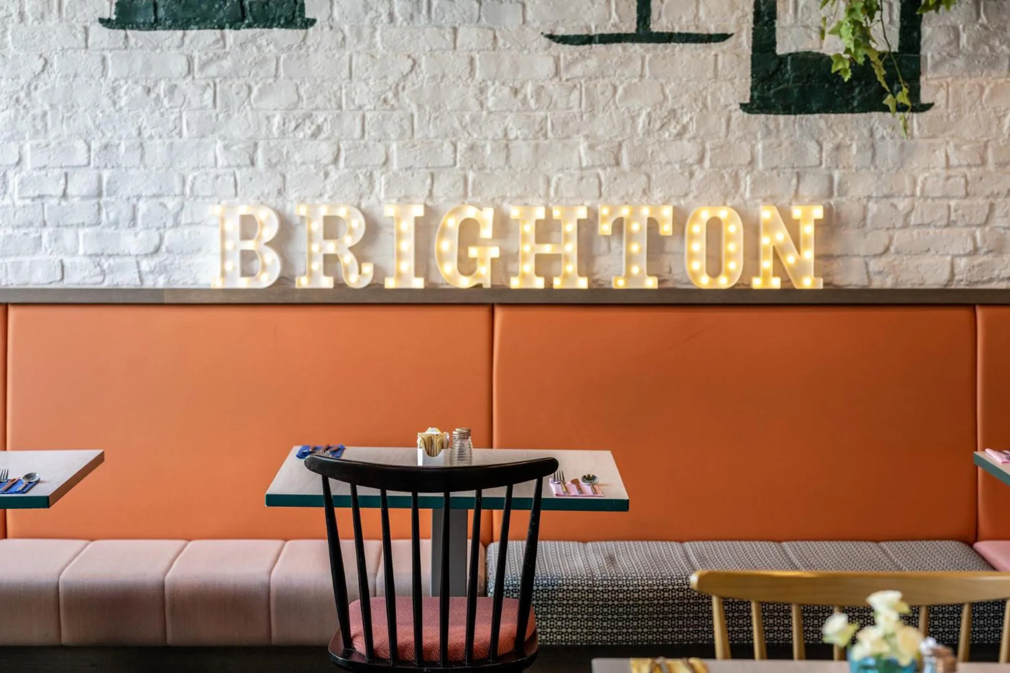 Restaurant/places to eat in Leonardo Hotel Brighton