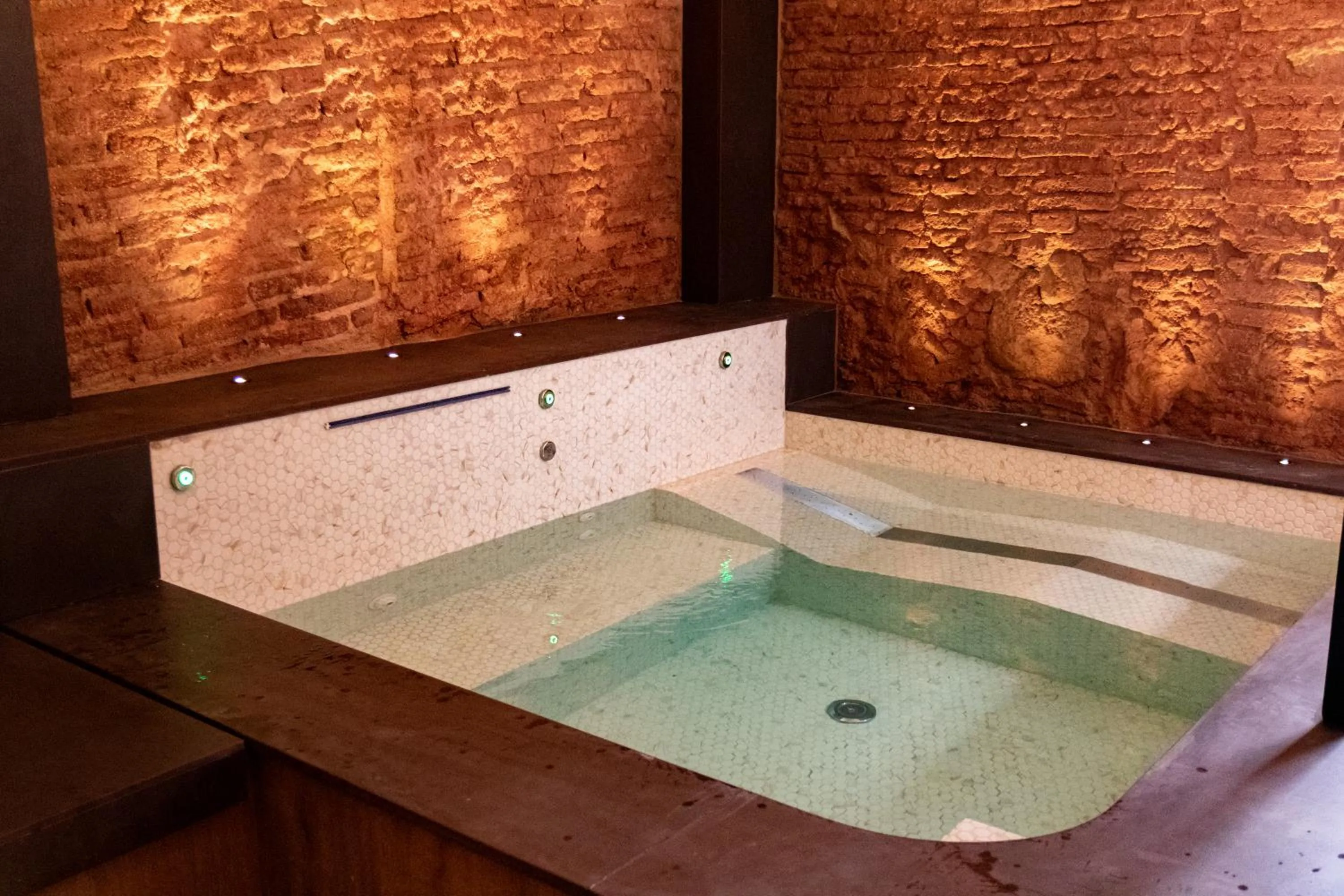 Hot Spring Bath in Sa Voga Hotel & Spa