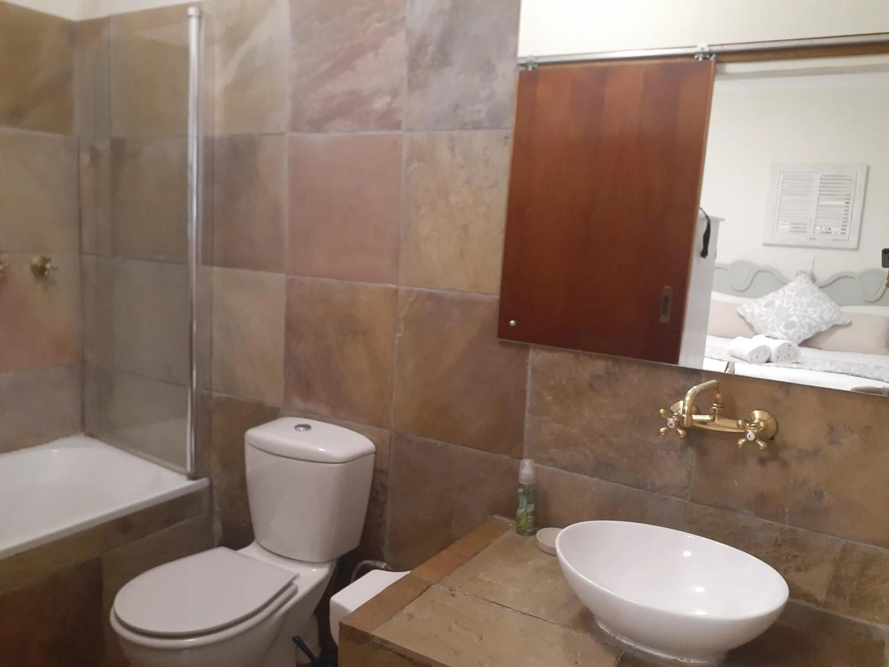 Bathroom in Sandstone Chameleon Guest House