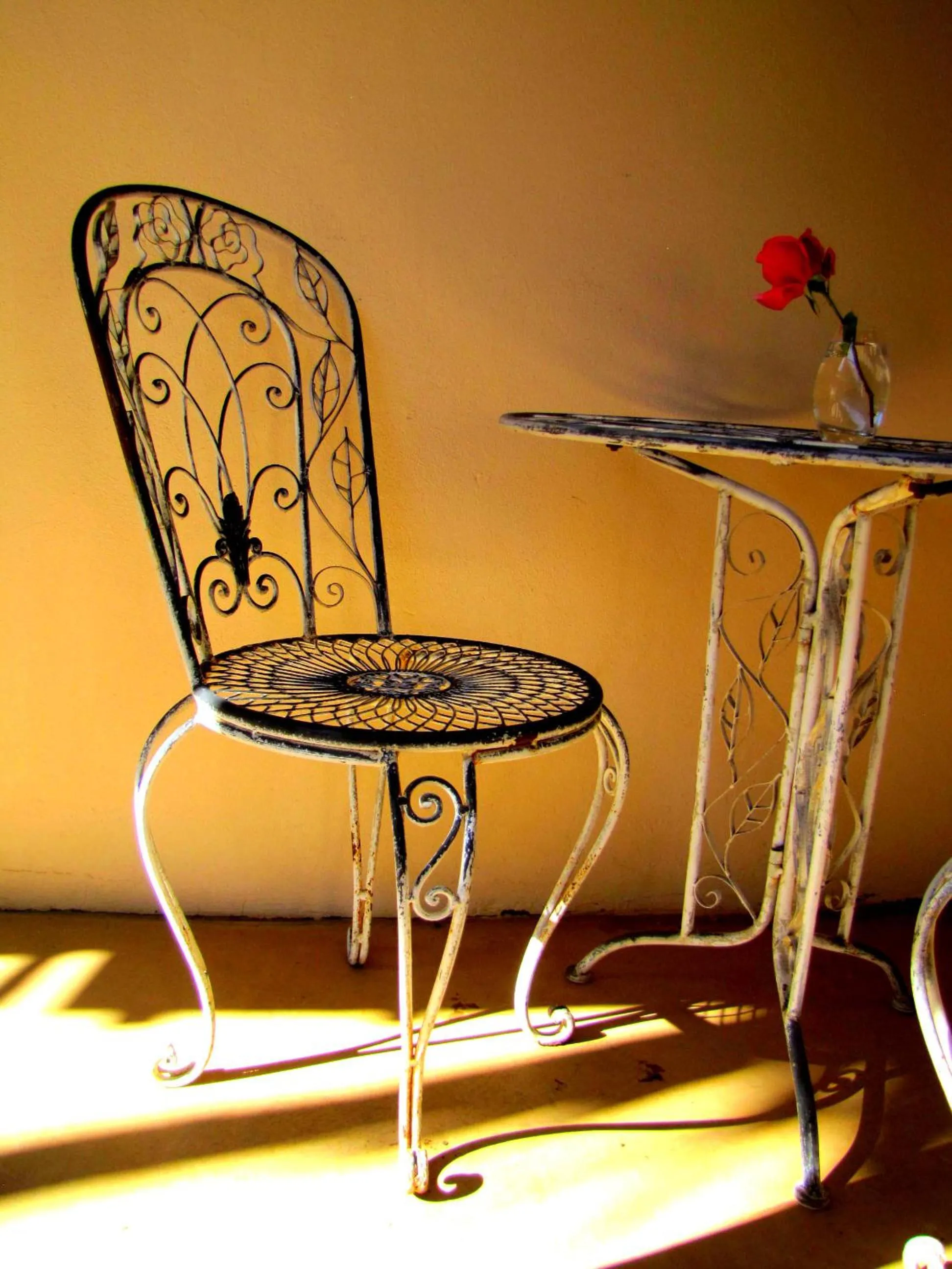 Decorative detail in Sandstone Chameleon Guest House