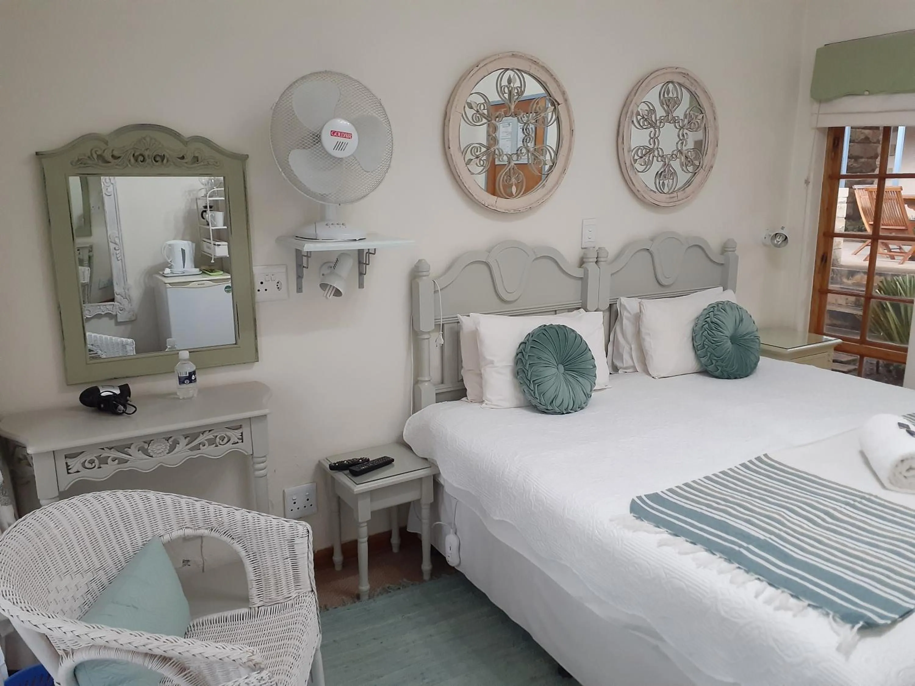 Bedroom, Bed in Sandstone Chameleon Guest House