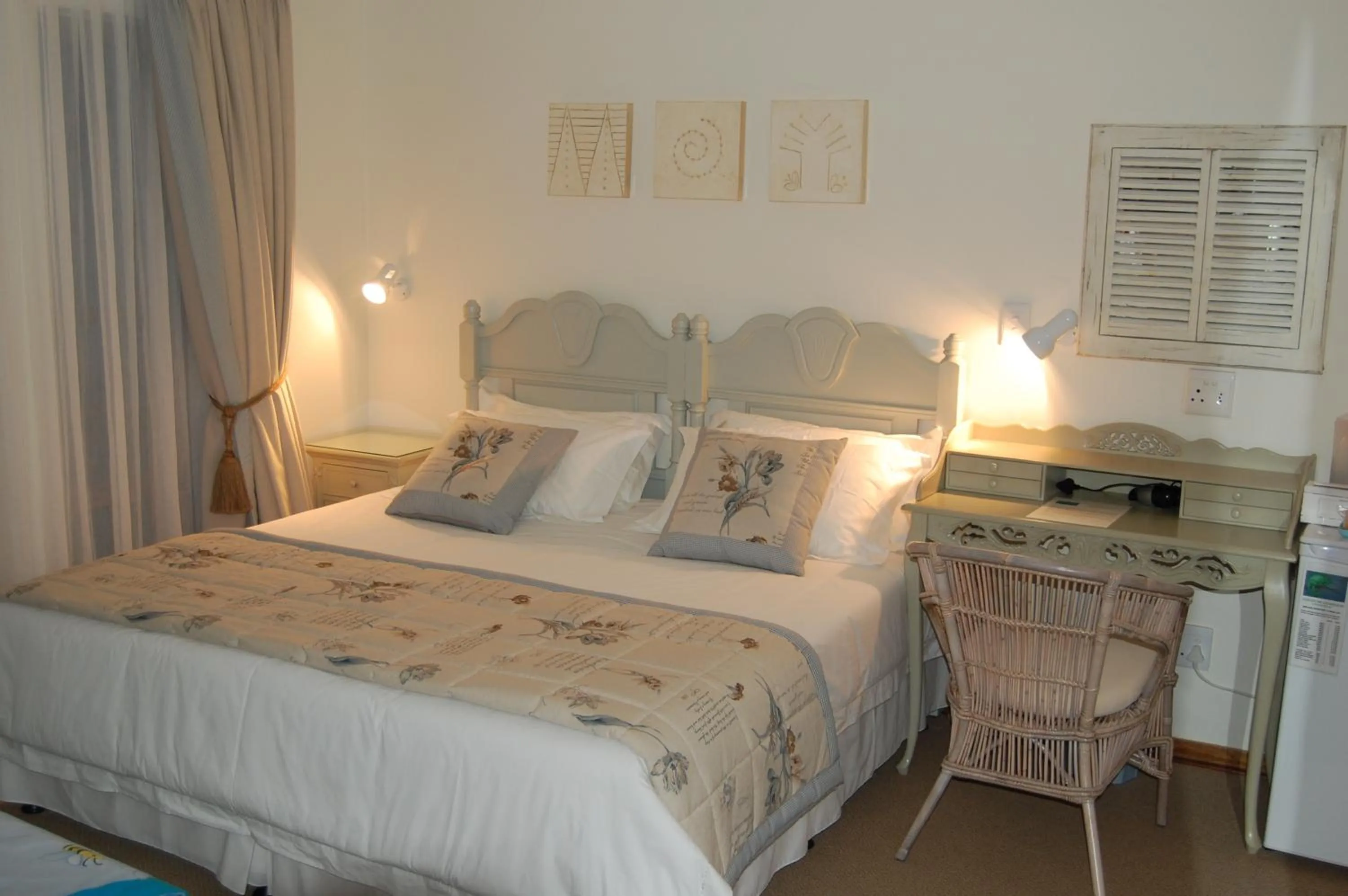 Bed in Sandstone Chameleon Guest House