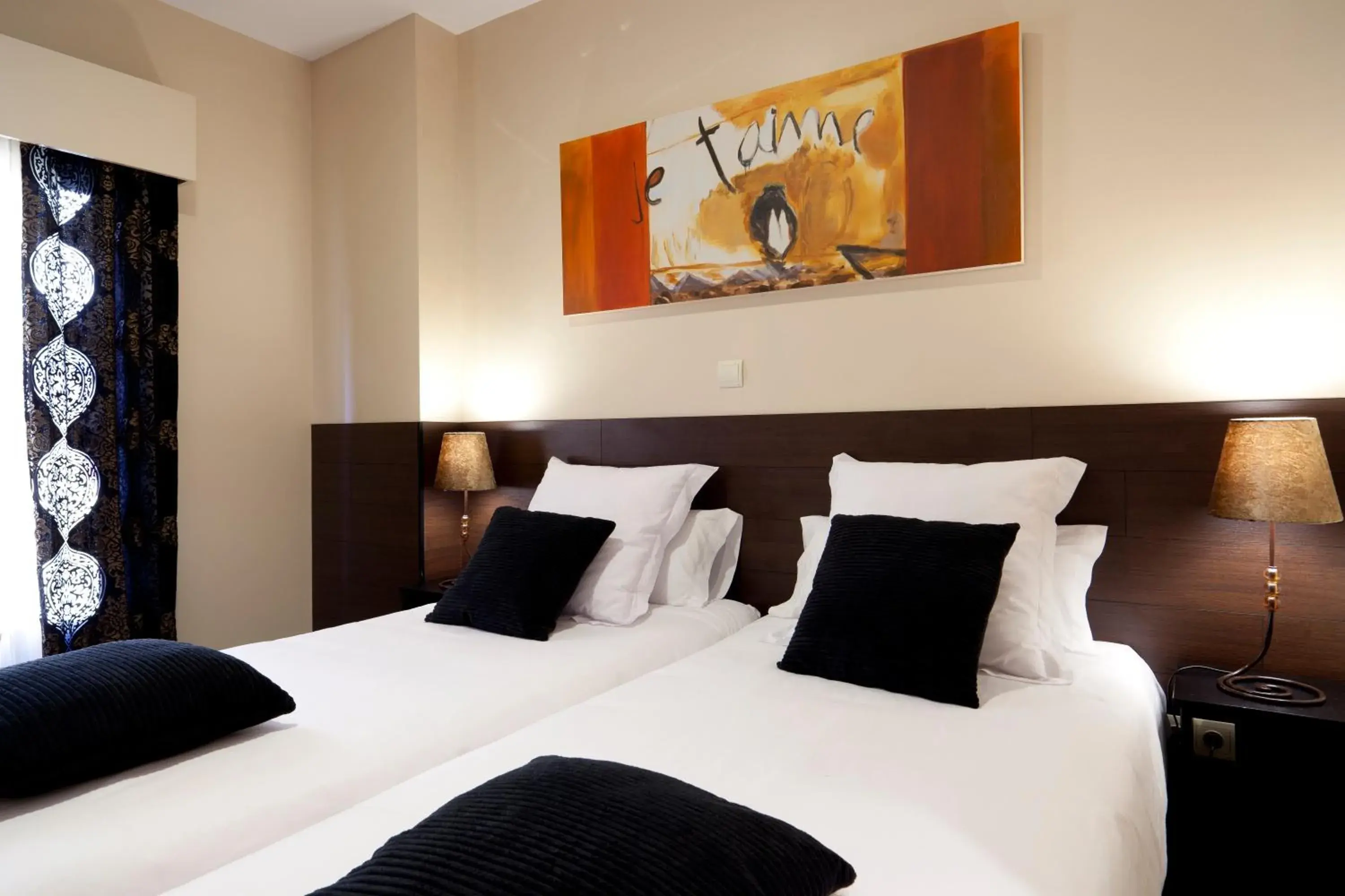 Twin Room in THC Tirso Molina Hostel Twin Room in THC Tirso Molina Hostel
