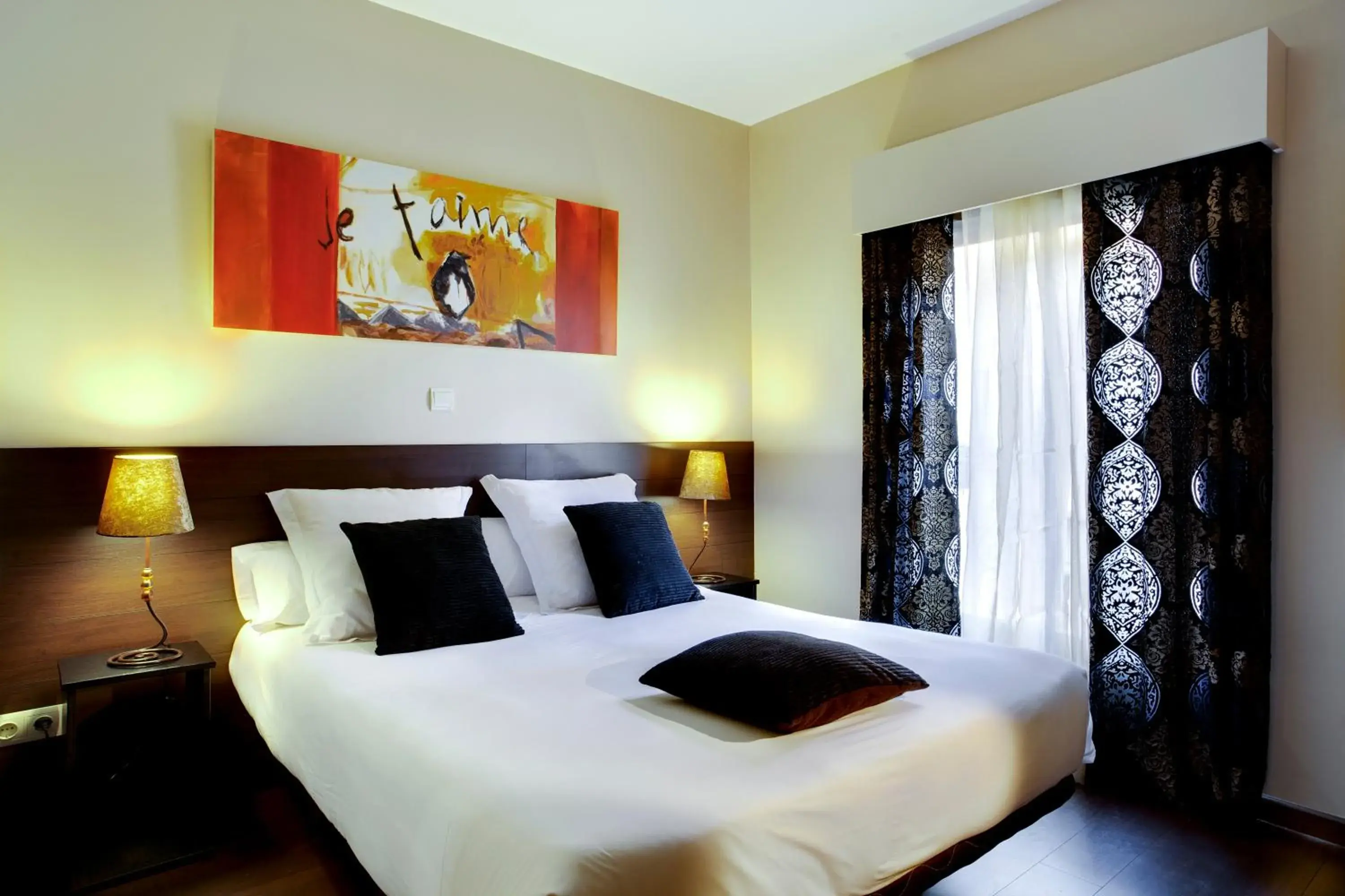 Double Room in THC Tirso Molina Hostel Double Room in THC Tirso Molina Hostel