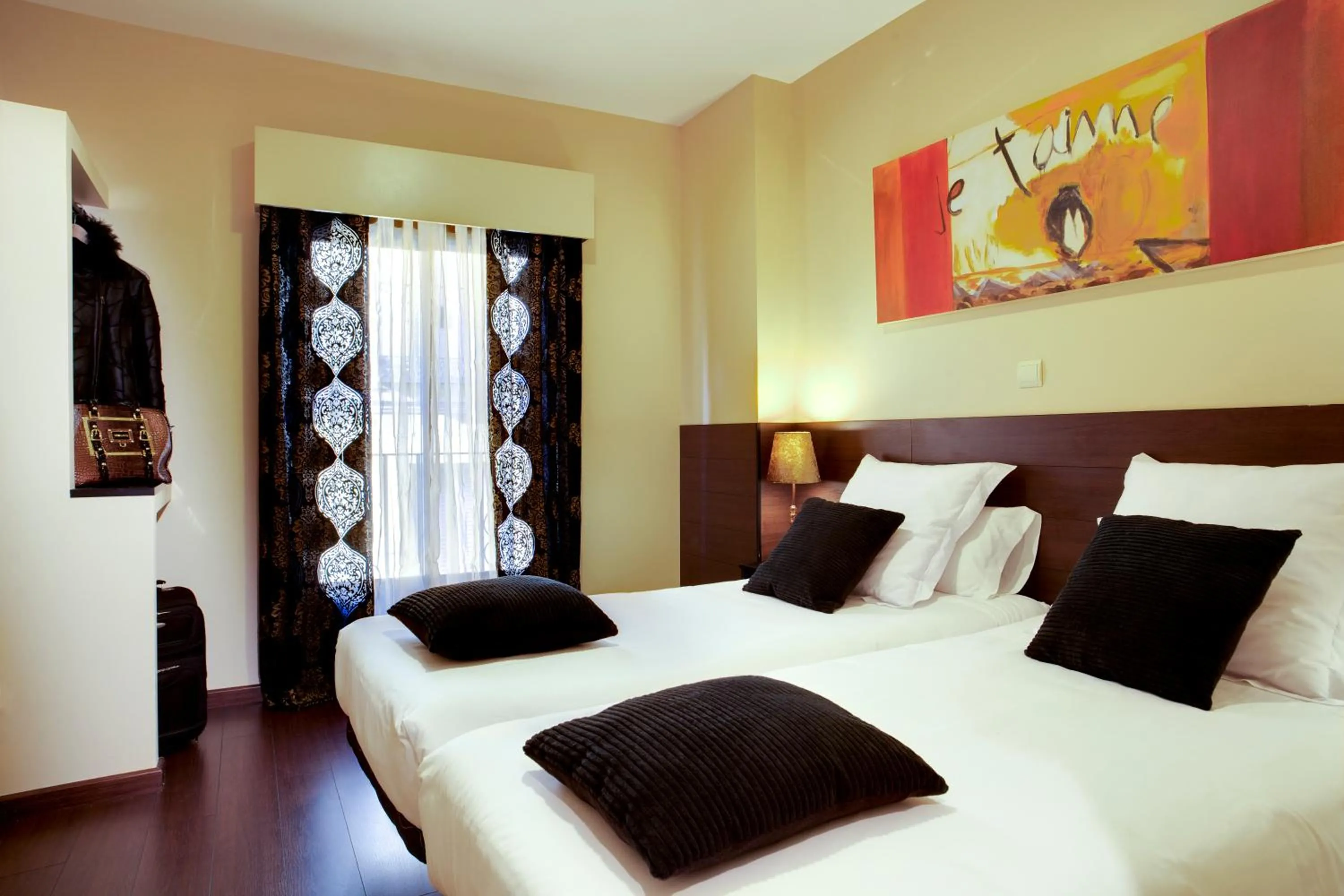 Twin Room in THC Tirso Molina Hostel