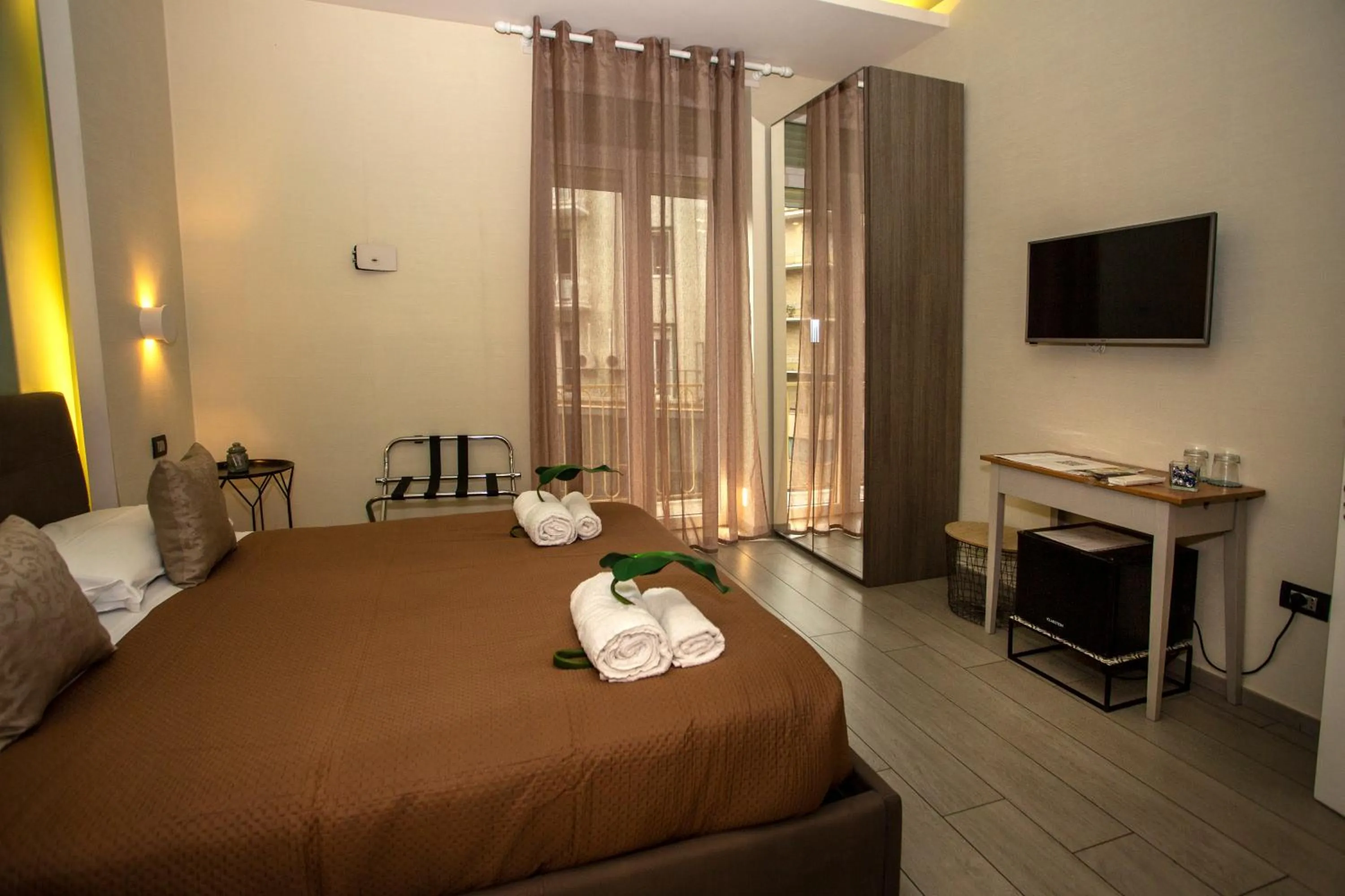 Bedroom, Bed in Bell's