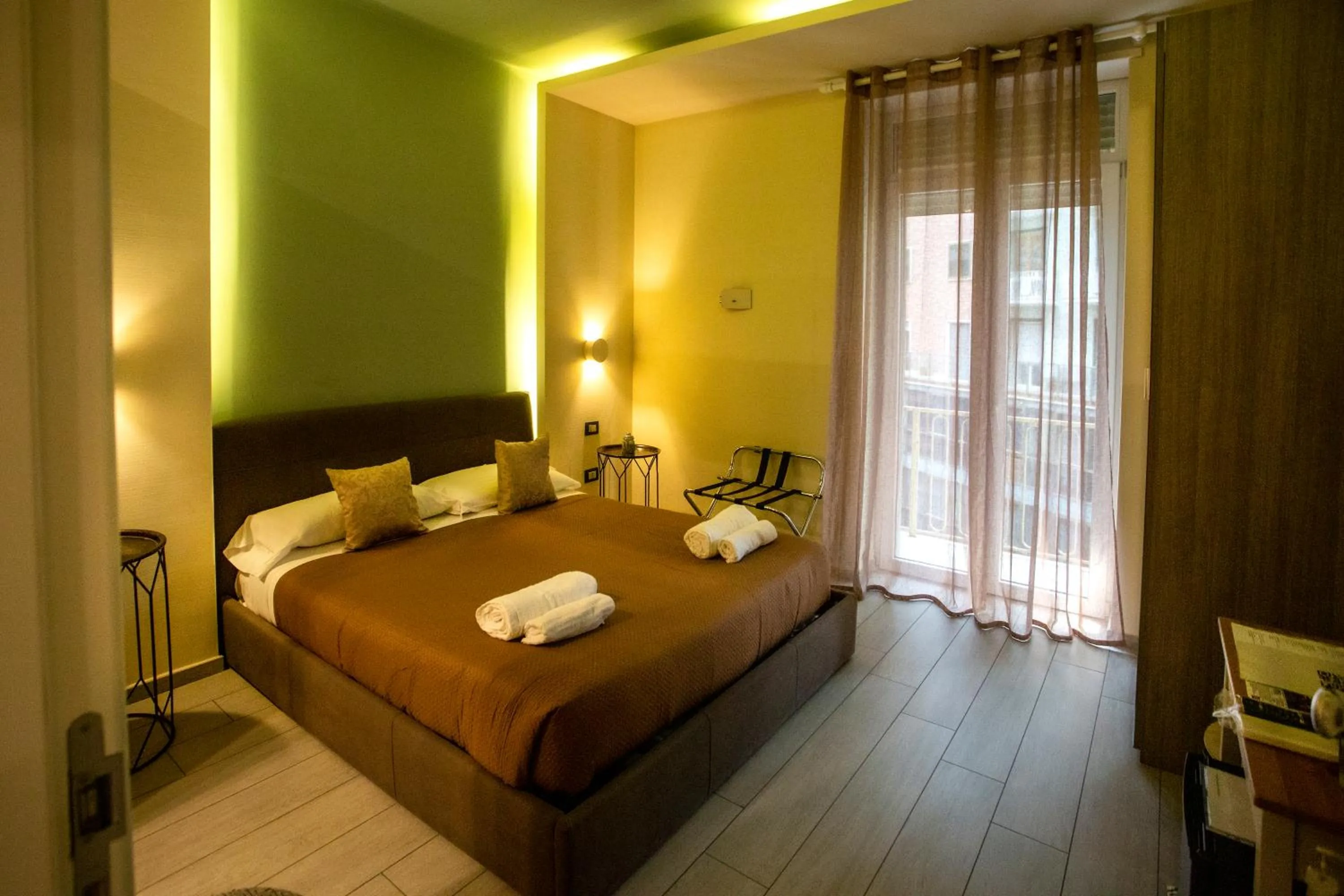 Bedroom, Bed in Bell's