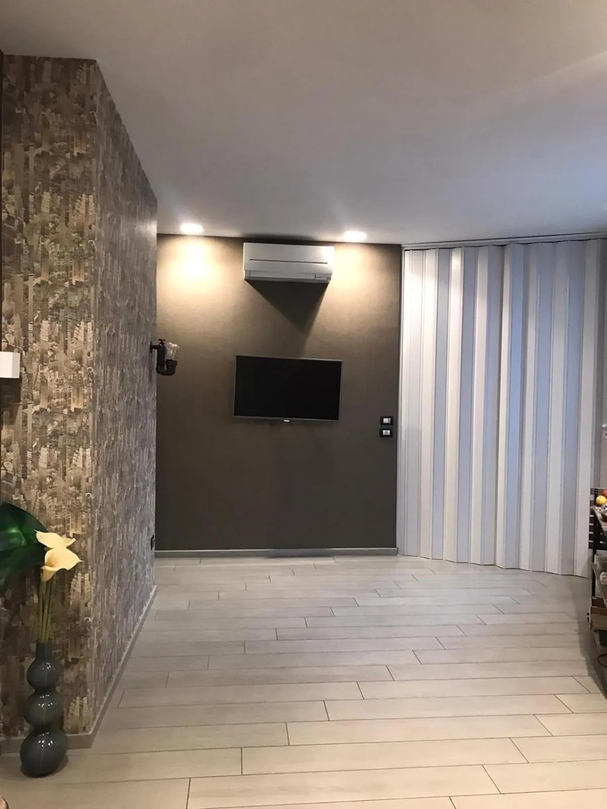 Communal lounge/ TV room in Bell's