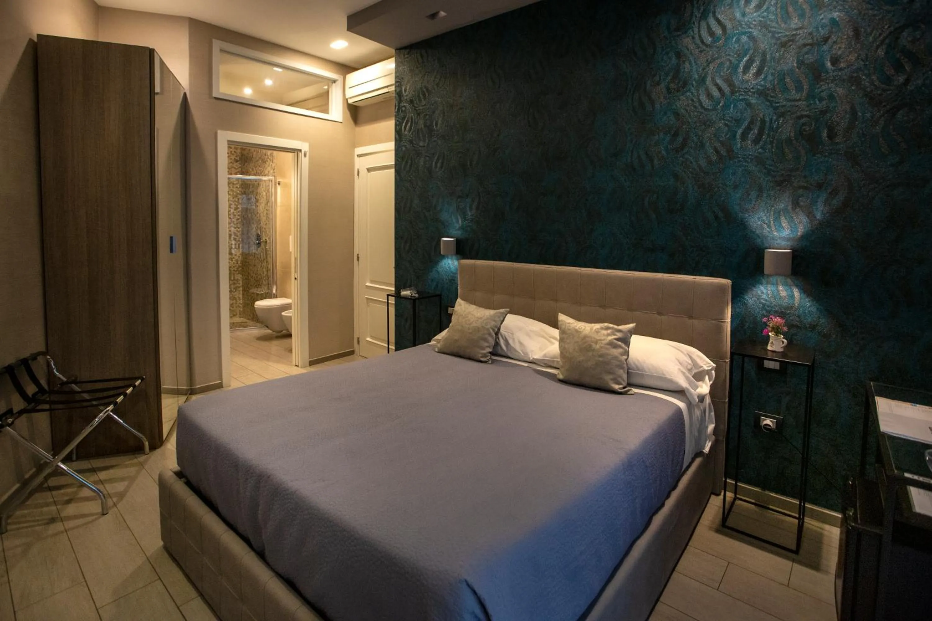 Bedroom, Bed in Bell's