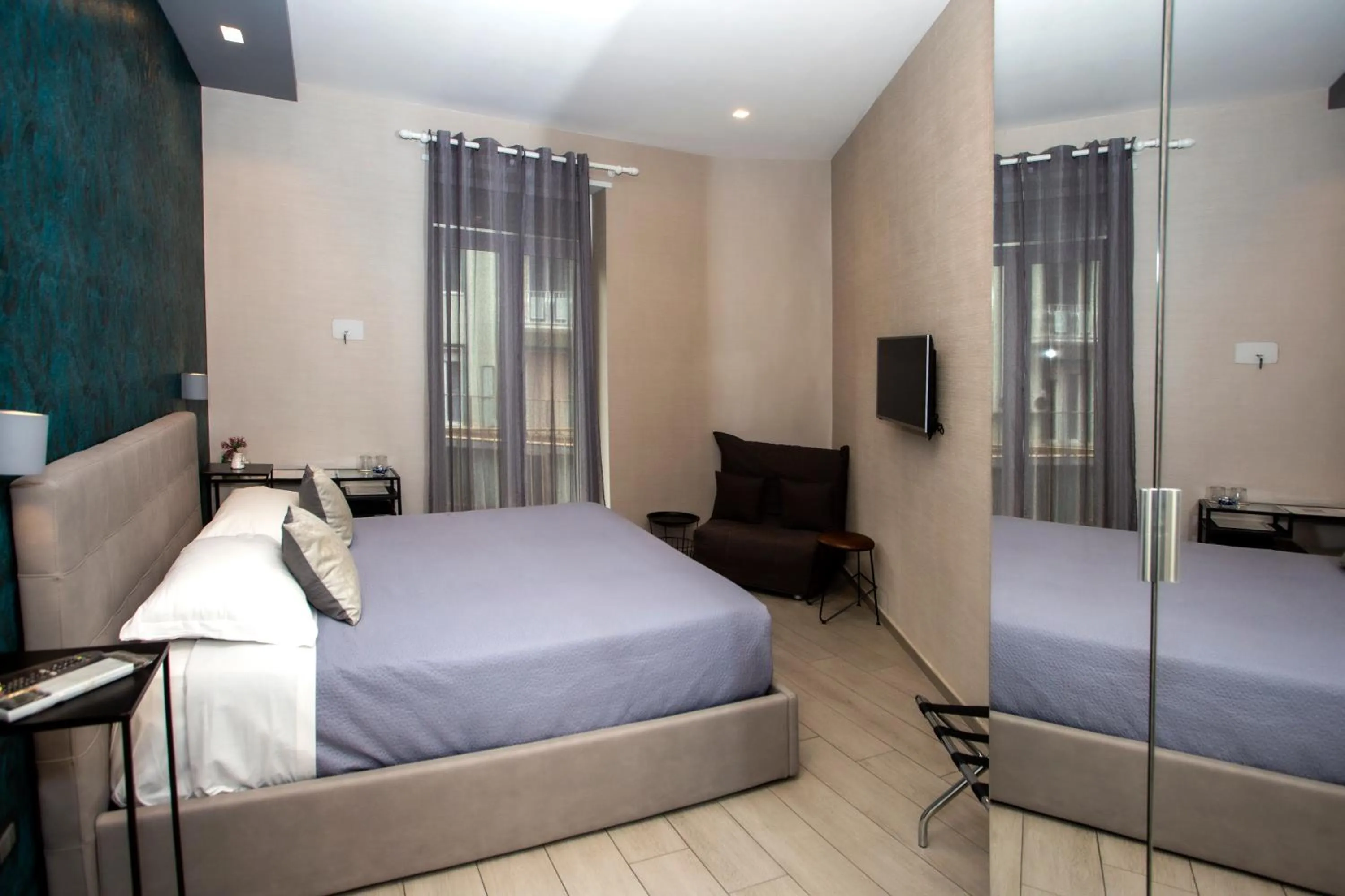 Bedroom, Bed in Bell's